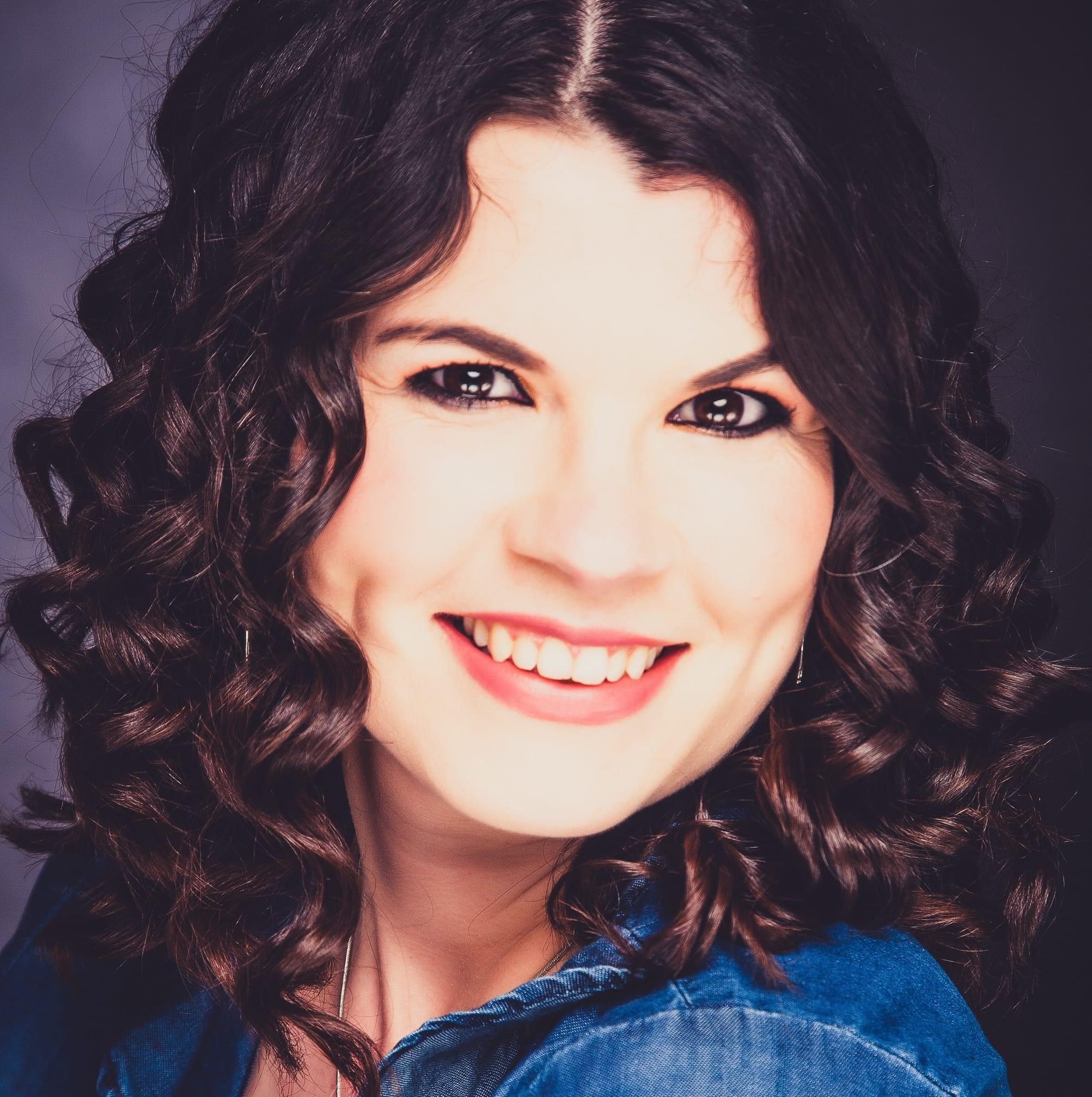 Roberta Bass is the founder of Thrive and Shine Women's Wellness Ltd. She is a Women's Health Physiotherapist, Remedial hypnotist, Pilates instructor and Menopause Mentor.