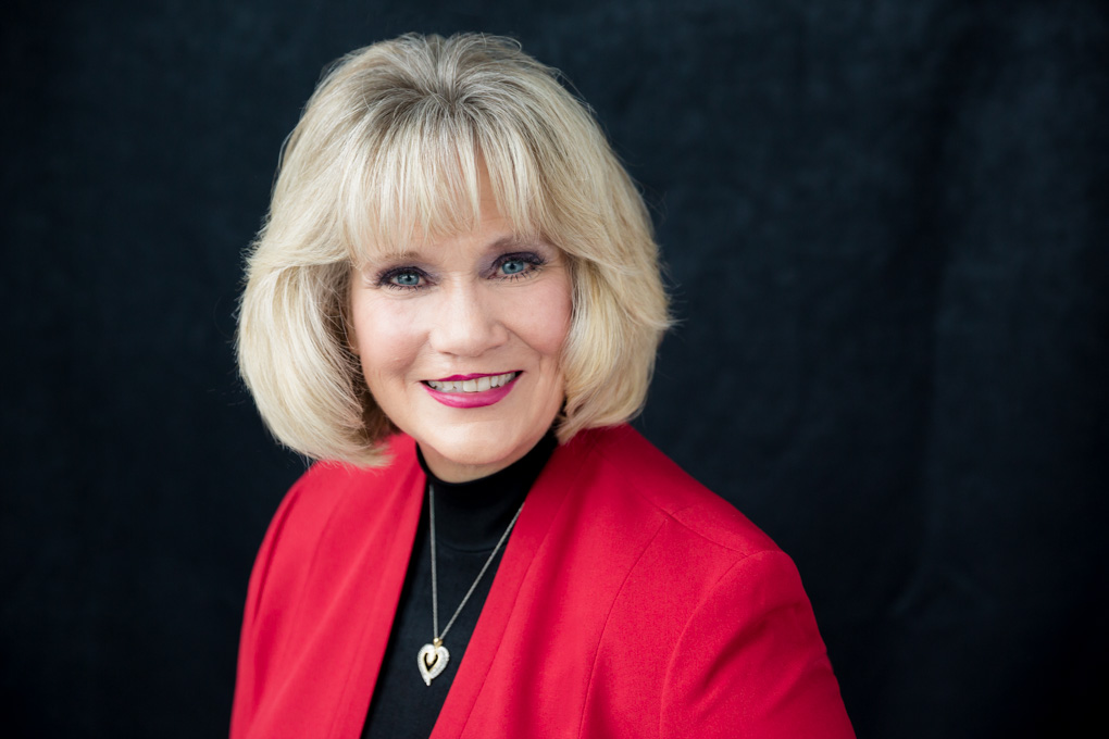 professional woman smiling in business attire during Liberty Lake headshot session - Sheri Tilton professional woman smiling in business attire during Liberty Lake headshot session - Sheri Tilton