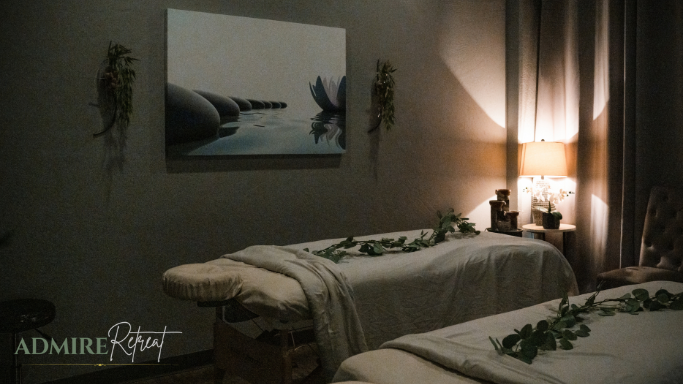 Peaceful & relaxing massage room with two beds Peaceful & relaxing massage room with two beds