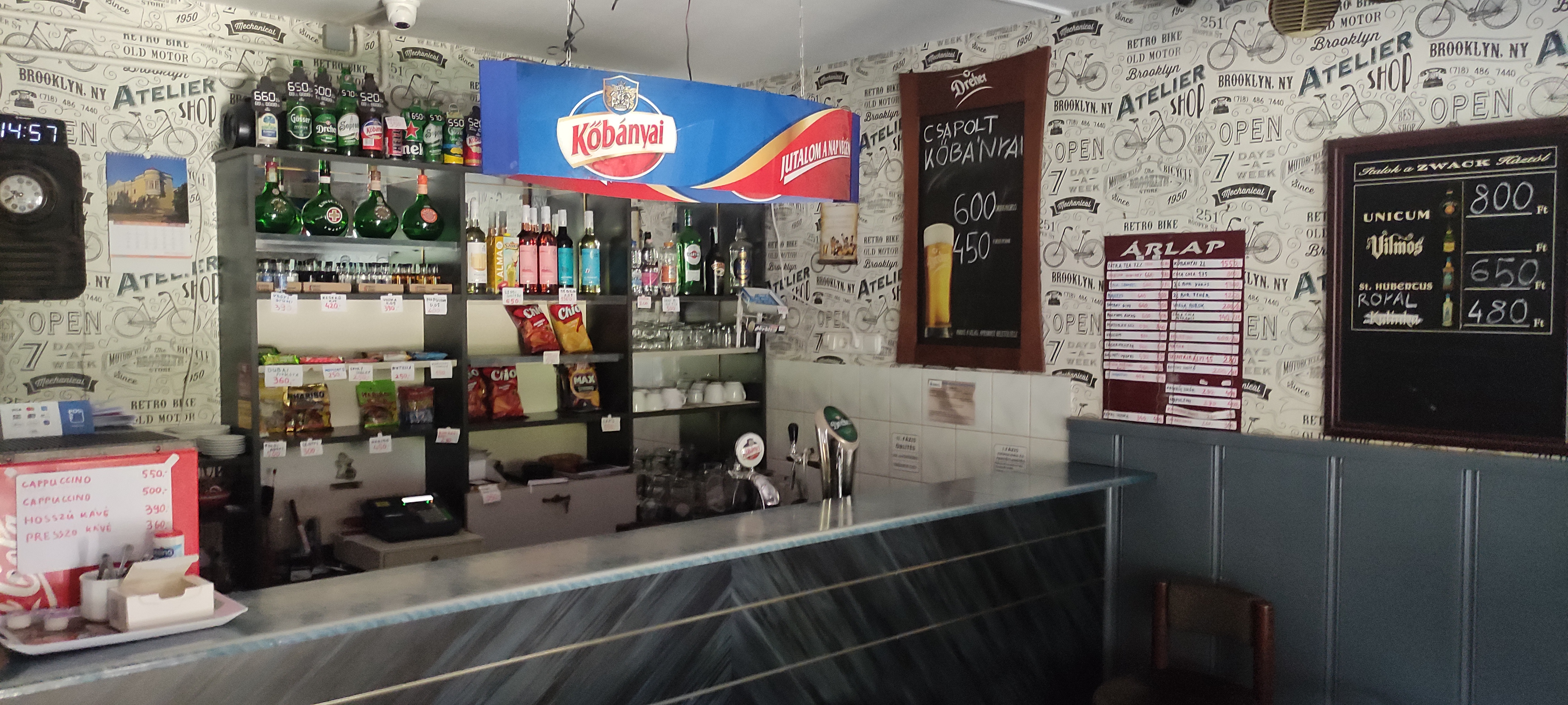 Sziszi Söröző belső tér