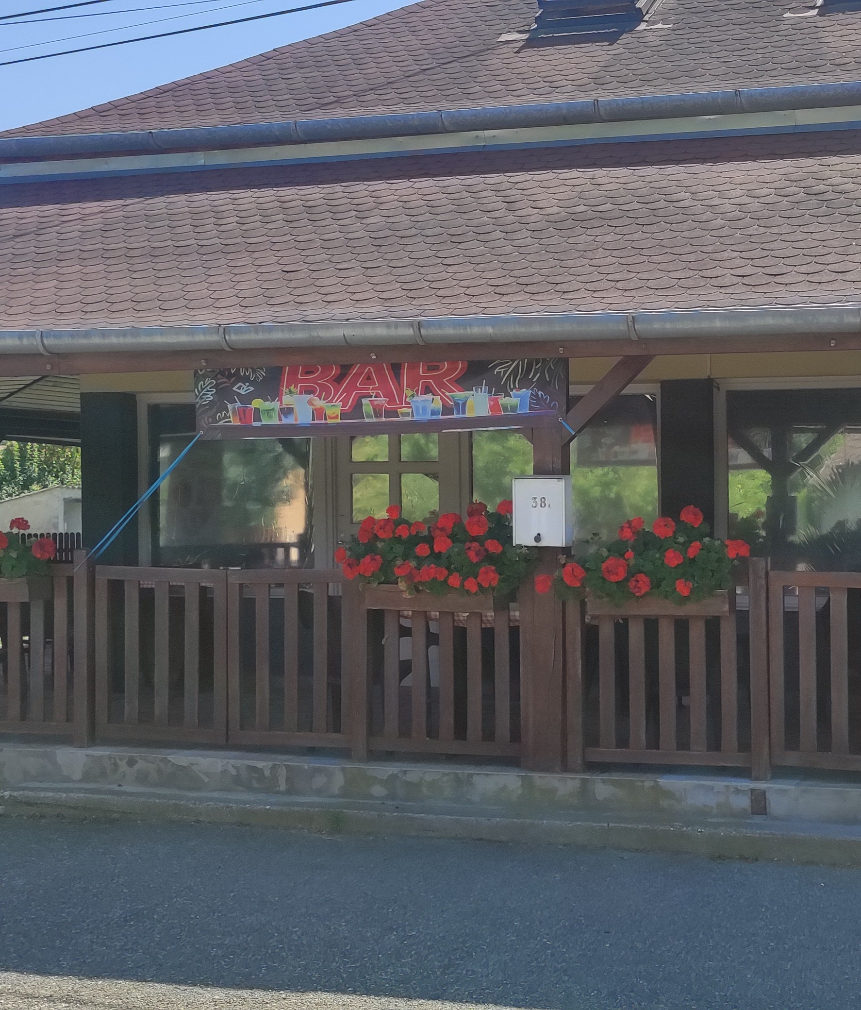 Baráti társaság egy sörözőben