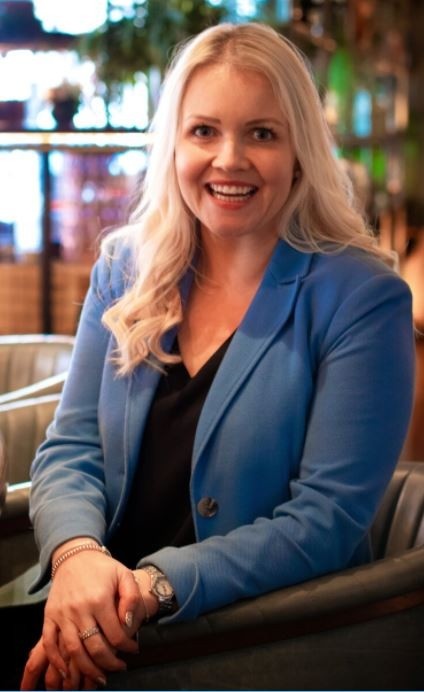 GLOBAL LEADING SOLUTION FOCUSED MENTAL HEALTH EXPERT
Founder of The Now Step Method | Best Selling Author | Psychotherapist | Mindfulness Expert | Cold Water Therapy Practitioner