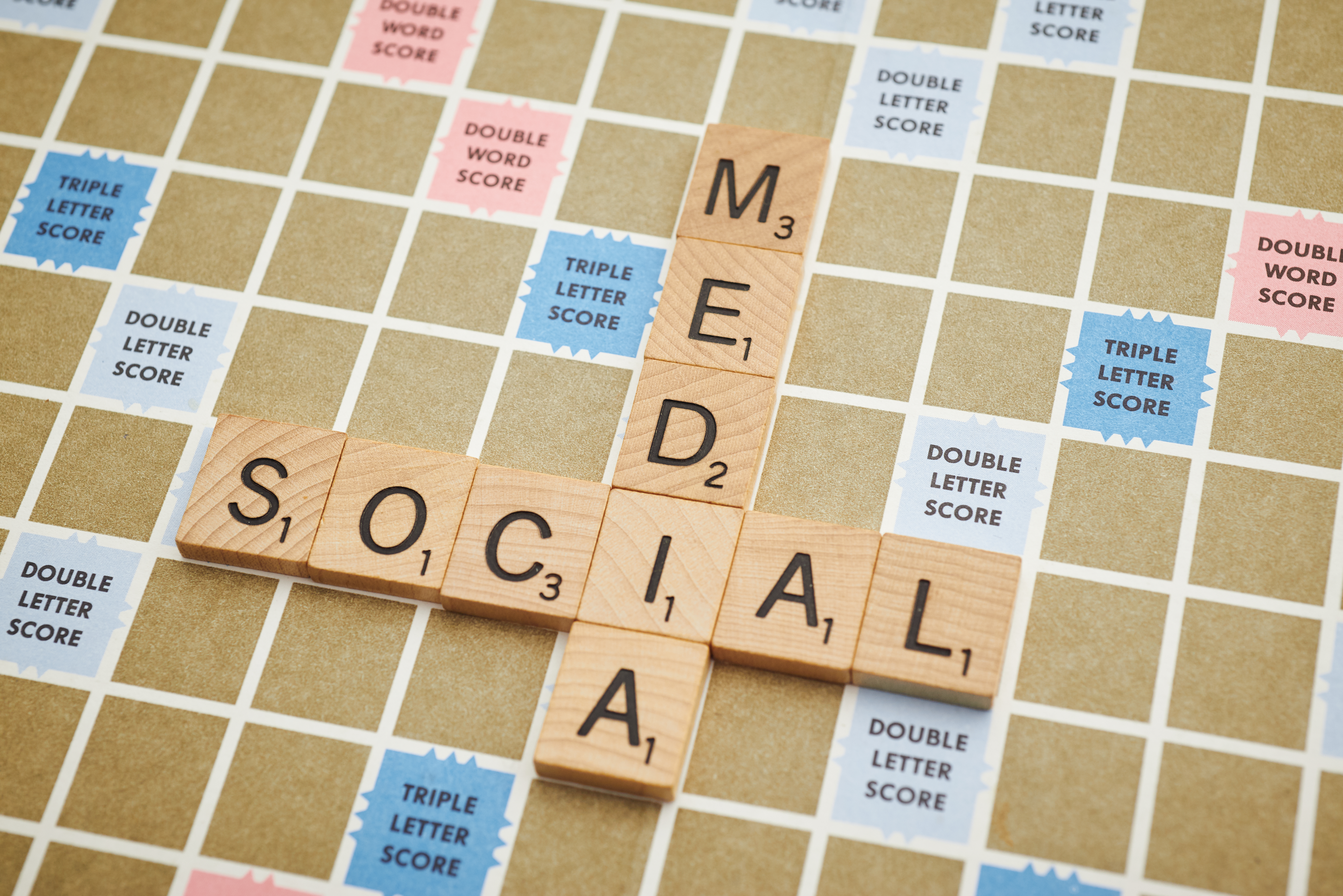 Scrable game board saying social media