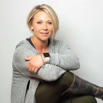 Dana Black (BSc) is a certified holistic nutritionist and hormone and mindset specialist and a restorative wellness practitioner. 
