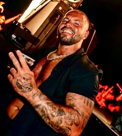 Lewis J Murray is a transformation coach who helps high-performing men become unf*ckwithable.