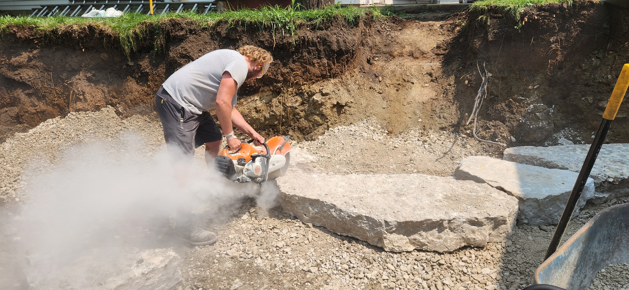 Image of hardscaping contractor 