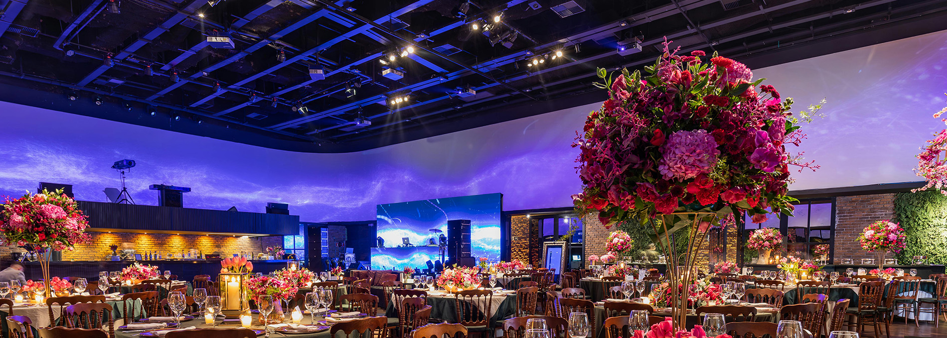 Outdoor LED Displays for Maximum Visibility Outdoor LED Displays for Maximum Visibility