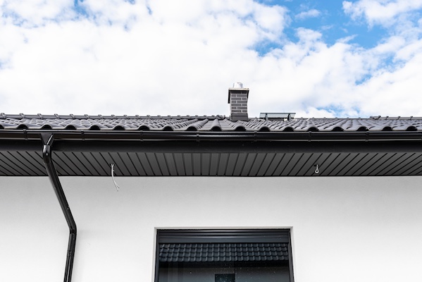 seamless-gutters-sleek-modern-home seamless-gutters-sleek-modern-home