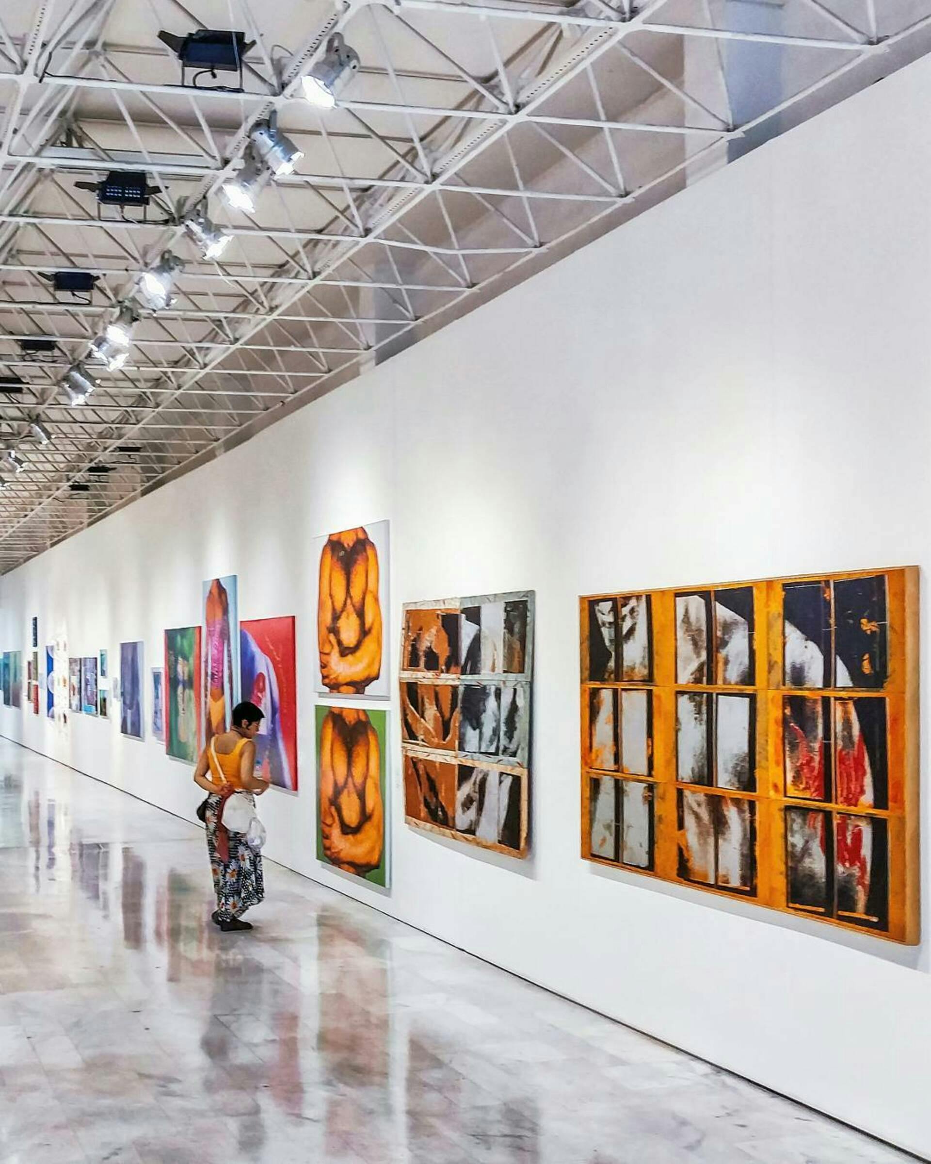 Advertising for art galleries