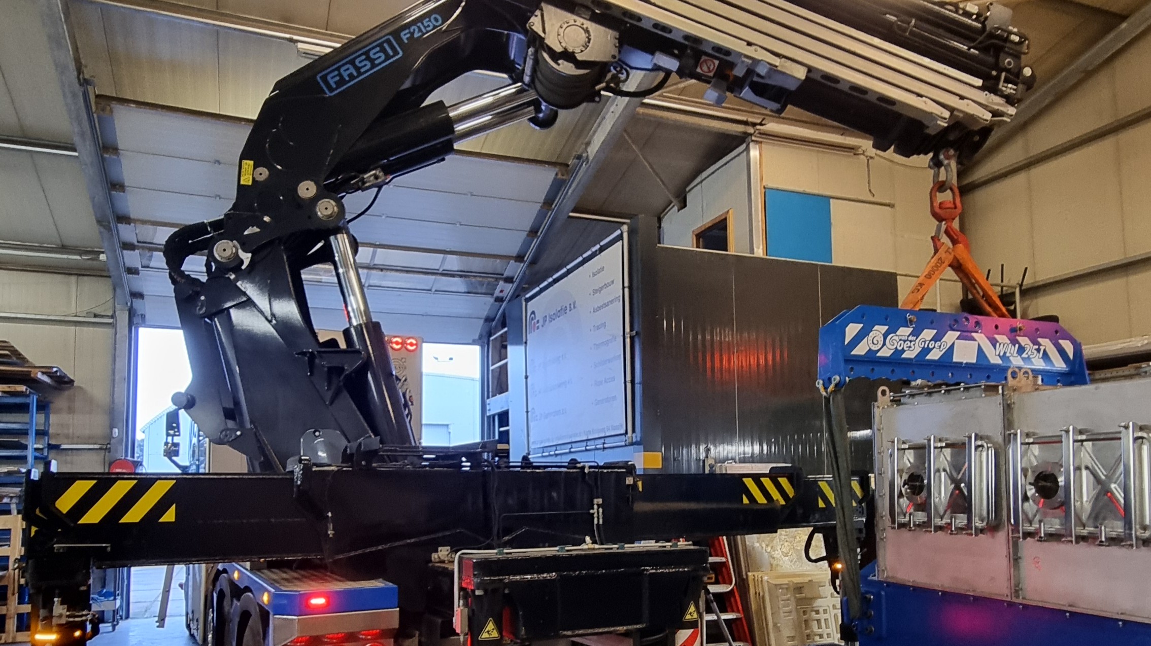 The heavy crane lifting the machine The heavy crane lifting the machine