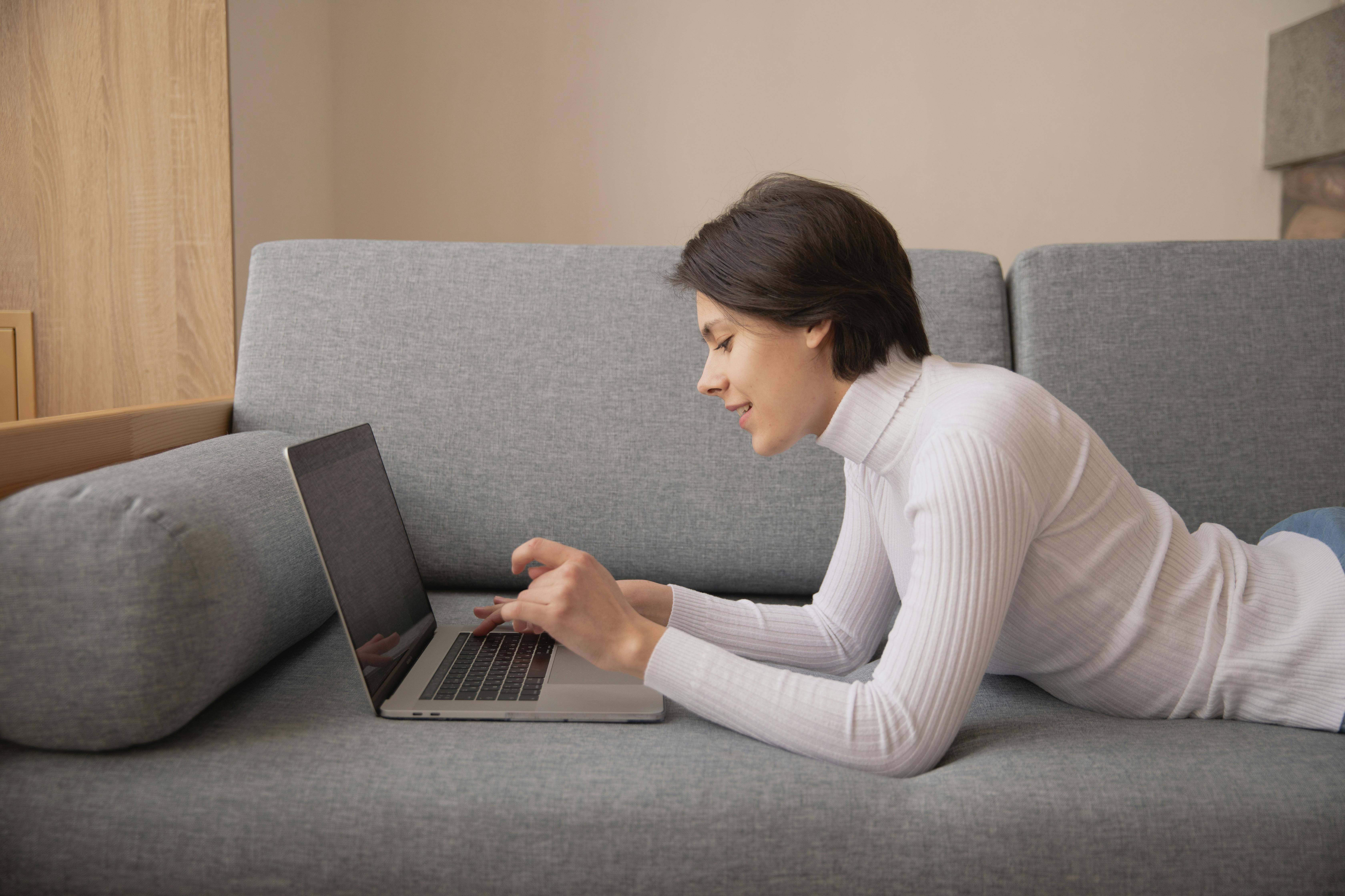 Building a Healthy Daily Routine While Working from Home