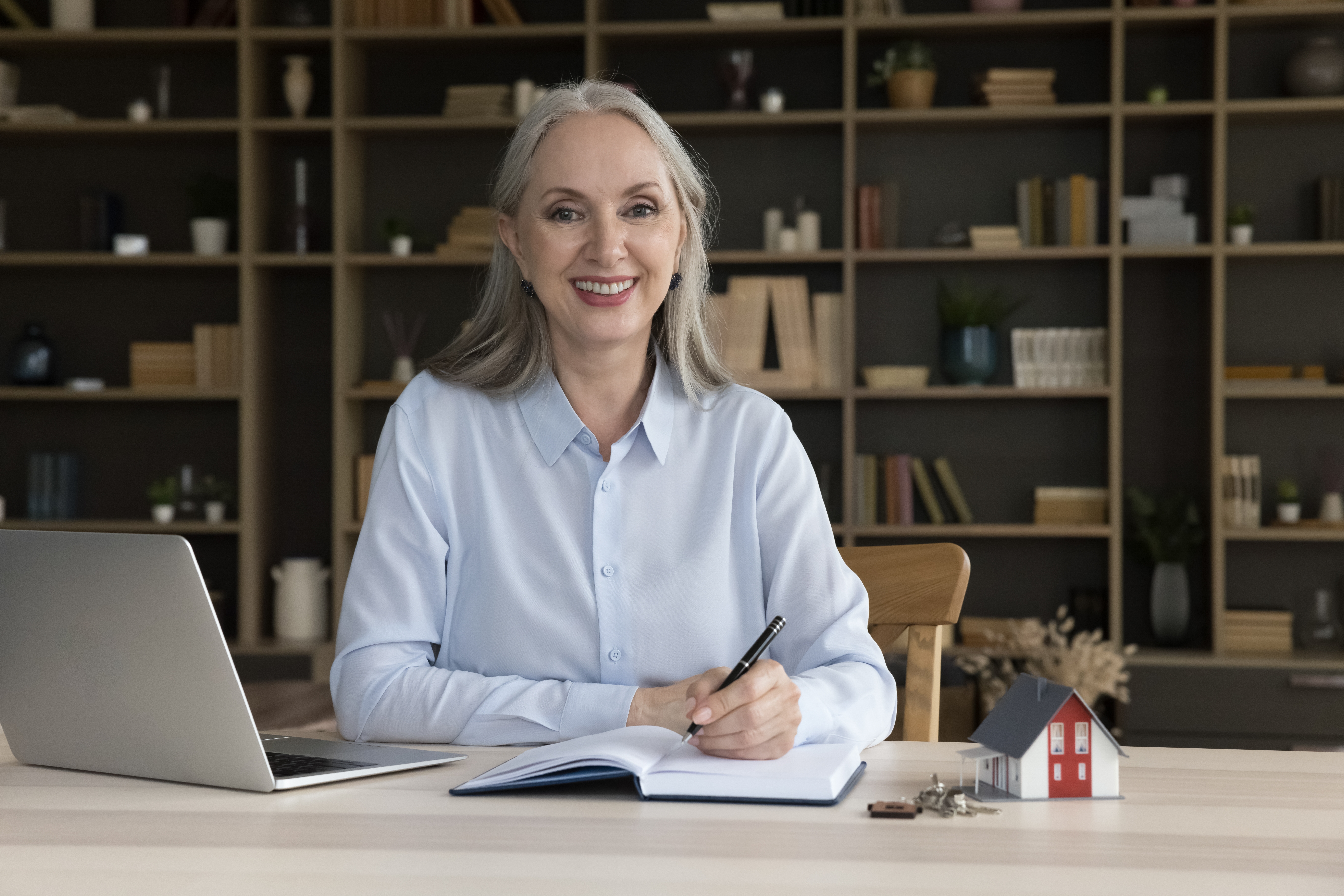 An image of an insurance agent sharing their knowledge and experiences with a client, emphasizing the importance of personal growth An image of an insurance agent sharing their knowledge and experiences with a client, emphasizing the importance of personal growth