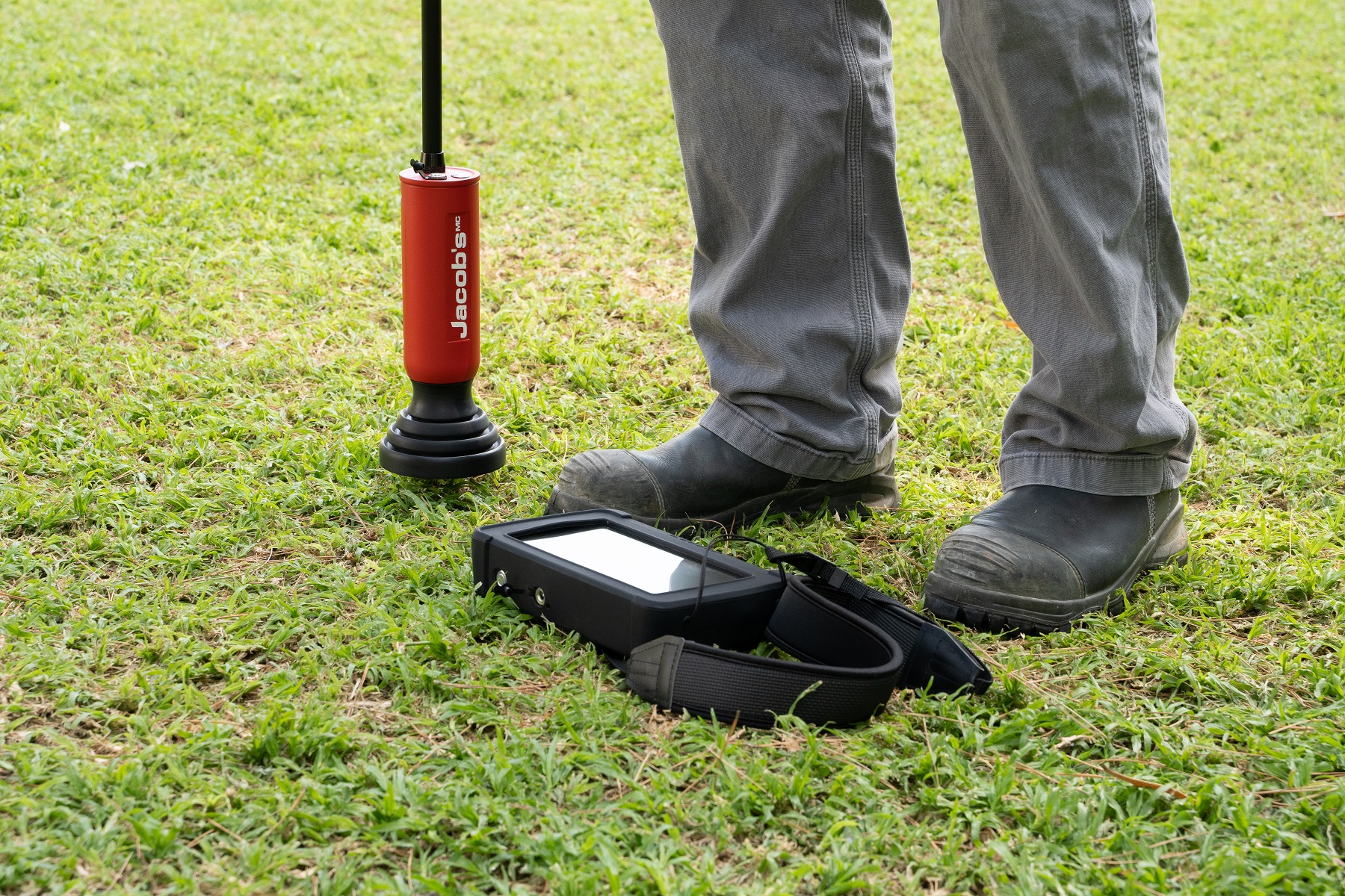 SNIFFER430 Water leak detection equipment being used to identify underground water leak