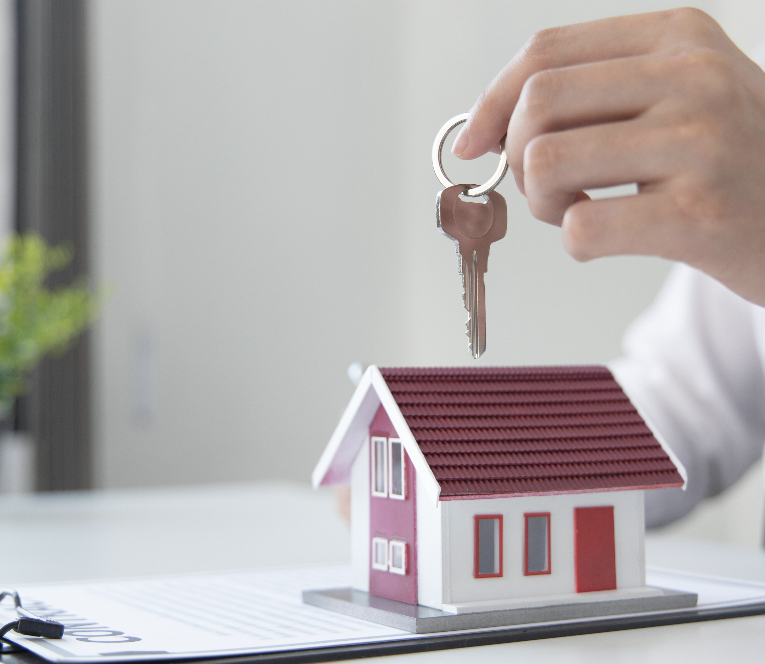 3. Home Buying & Selling Tips Not every buyer or seller is ready to make a move today, but educating them keeps you top of mind when they are. Share valuable tips that guide them through the process. What to Post: 📌 First-Time Homebuyer Tips – Share things like “5 Mistakes First-Time Buyers Should Avoid.” 📌 Home Staging Advice – Post “Do’s & Don’ts” with before-and-after photos. 📌 Closing Process Explained – Break down what happens after an offer is accepted. 💡 Pro Tip: Create carousel posts on Instagram or LinkedIn to break down step-by-step guides in an easy-to-digest format! 3. Home Buying & Selling Tips Not every buyer or seller is ready to make a move today, but educating them keeps you top of mind when they are. Share valuable tips that guide them through the process. What to Post: 📌 First-Time Homebuyer Tips – Share things like “5 Mistakes First-Time Buyers Should Avoid.” 📌 Home Staging Advice – Post “Do’s & Don’ts” with before-and-after photos. 📌 Closing Process Explained – Break down what happens after an offer is accepted. 💡 Pro Tip: Create carousel posts on Instagram or LinkedIn to break down step-by-step guides in an easy-to-digest format!