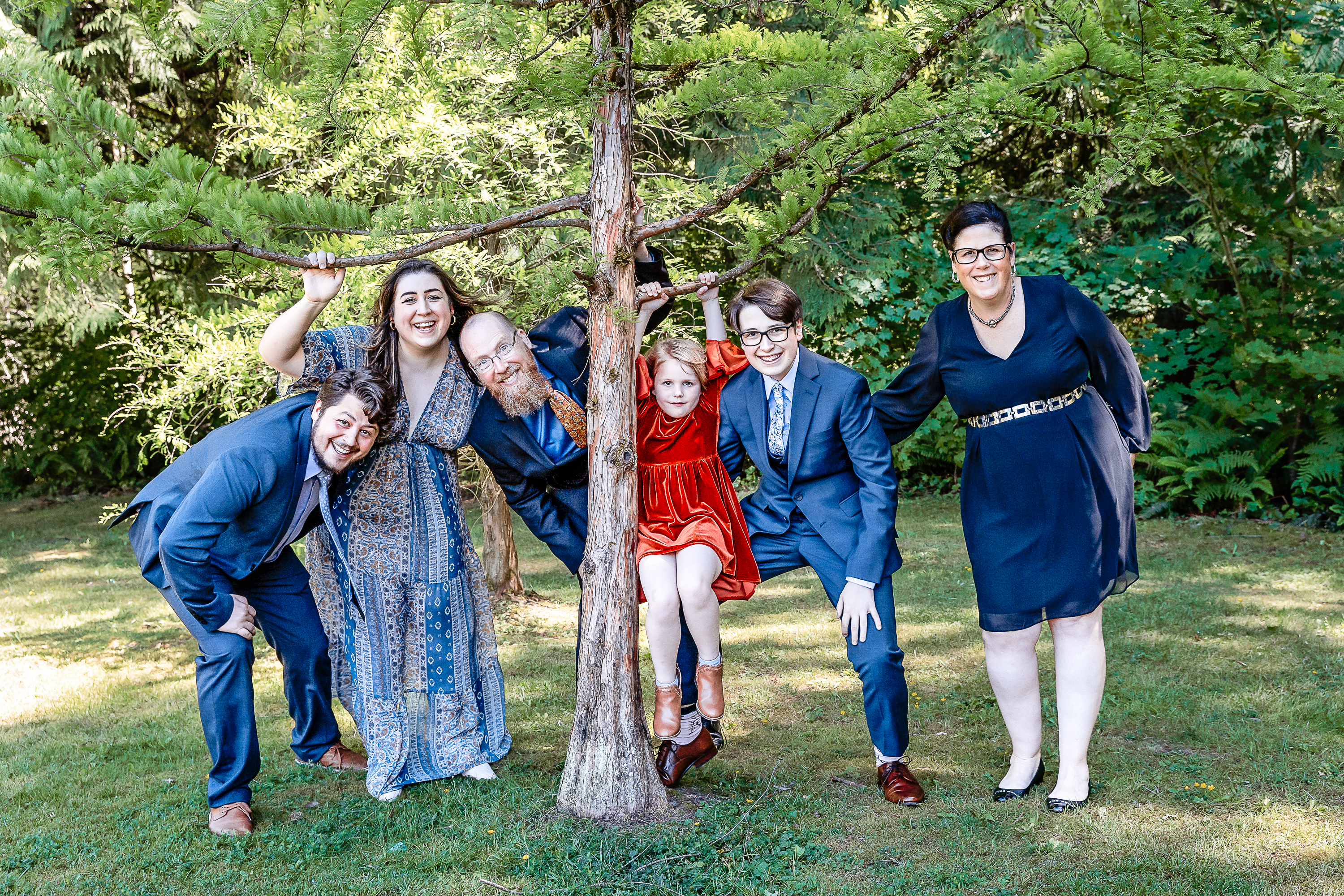 taking graduation photos under the tree