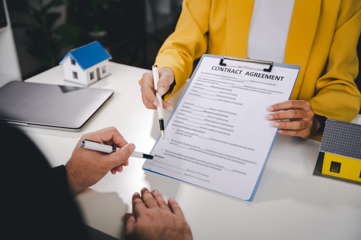 Two prties signing a contract