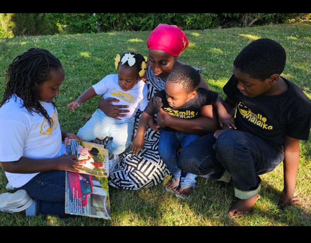 Diverse children reading