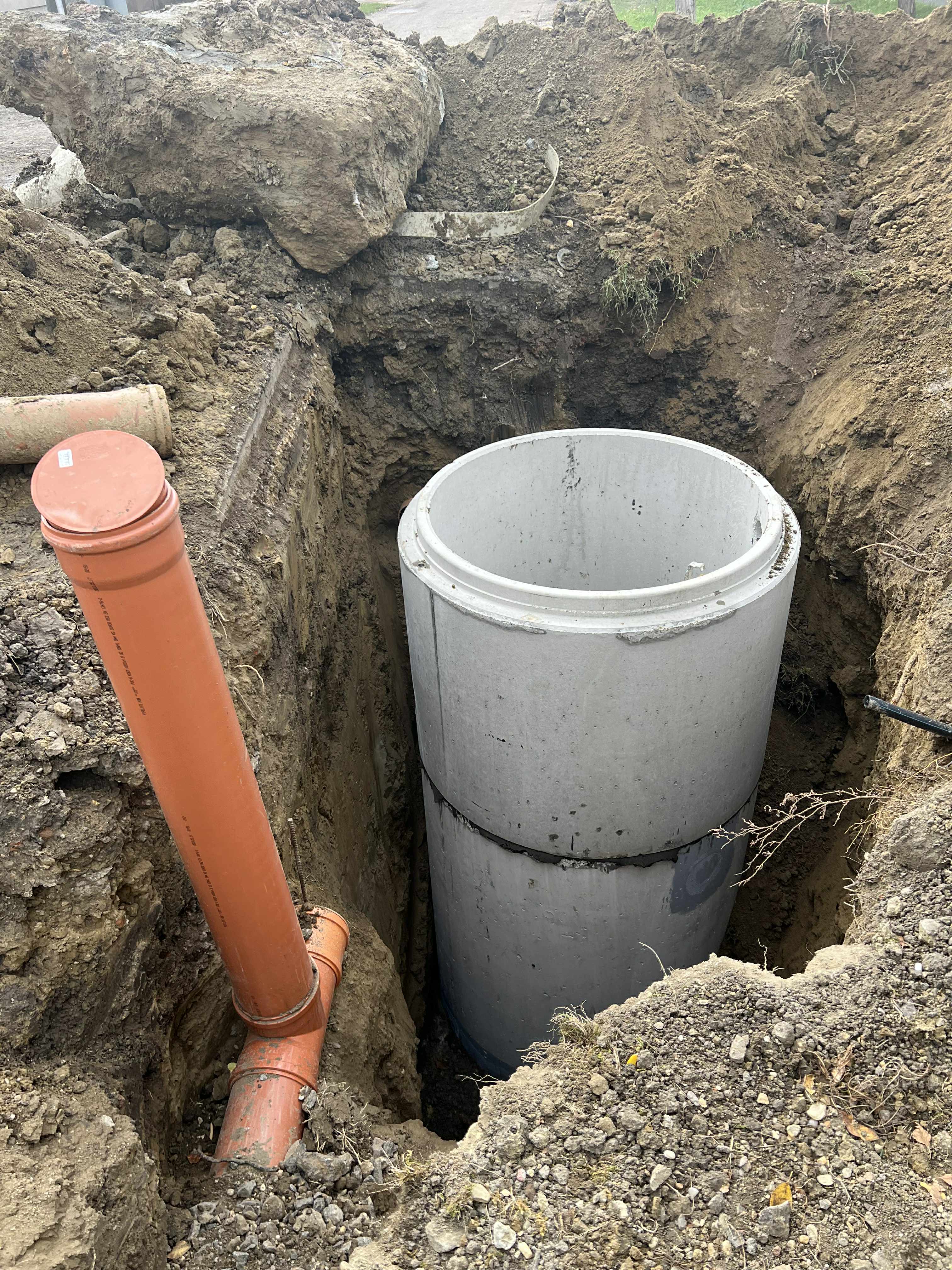 Árokásás: közmű és csapadékvíz-elvezetés nyomvonalának gépi kiásása