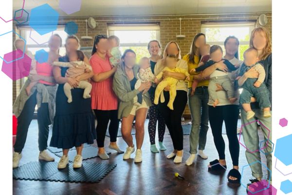 CubCare mum friends, a group of mum friends holding their babies in their arms at a CubCare baby class CubCare mum friends, a group of mum friends holding their babies in their arms at a CubCare baby class