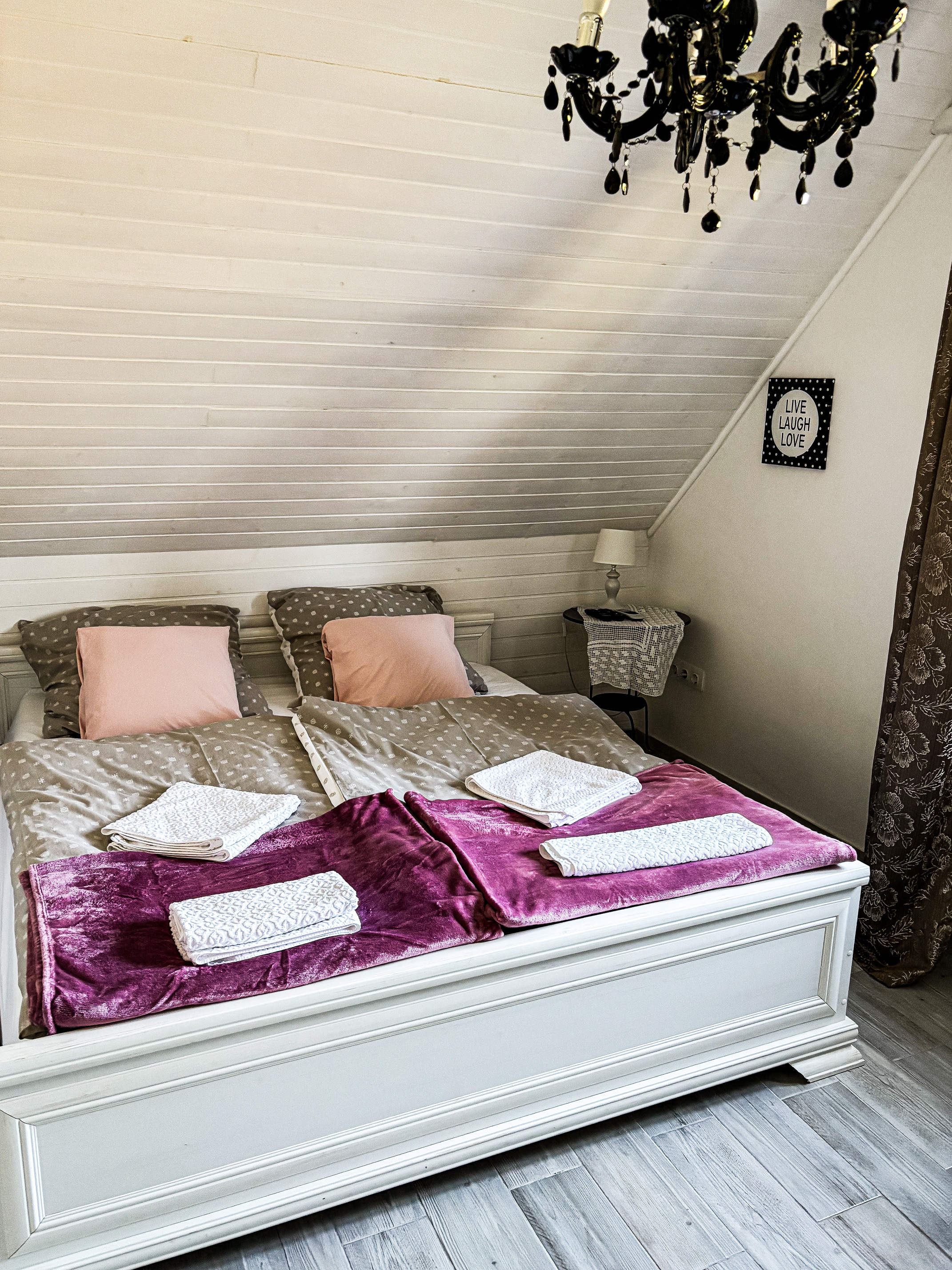 Standard kétágyas szoba (emelet 1.)