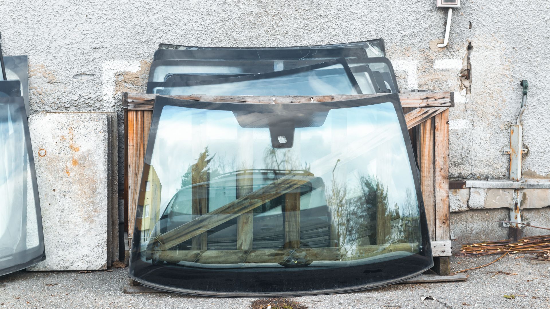 Costs and Insurance Options for Auto Glass Services Costs and Insurance Options for Auto Glass Services