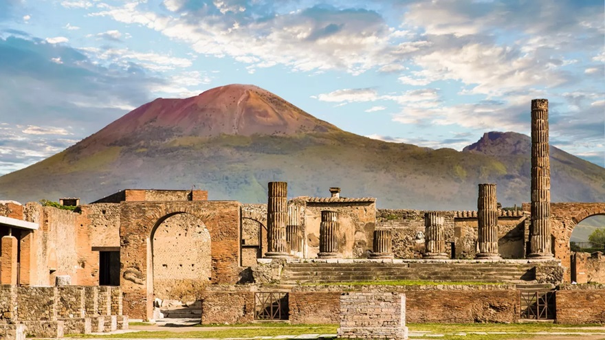 Explore Pompei Italy