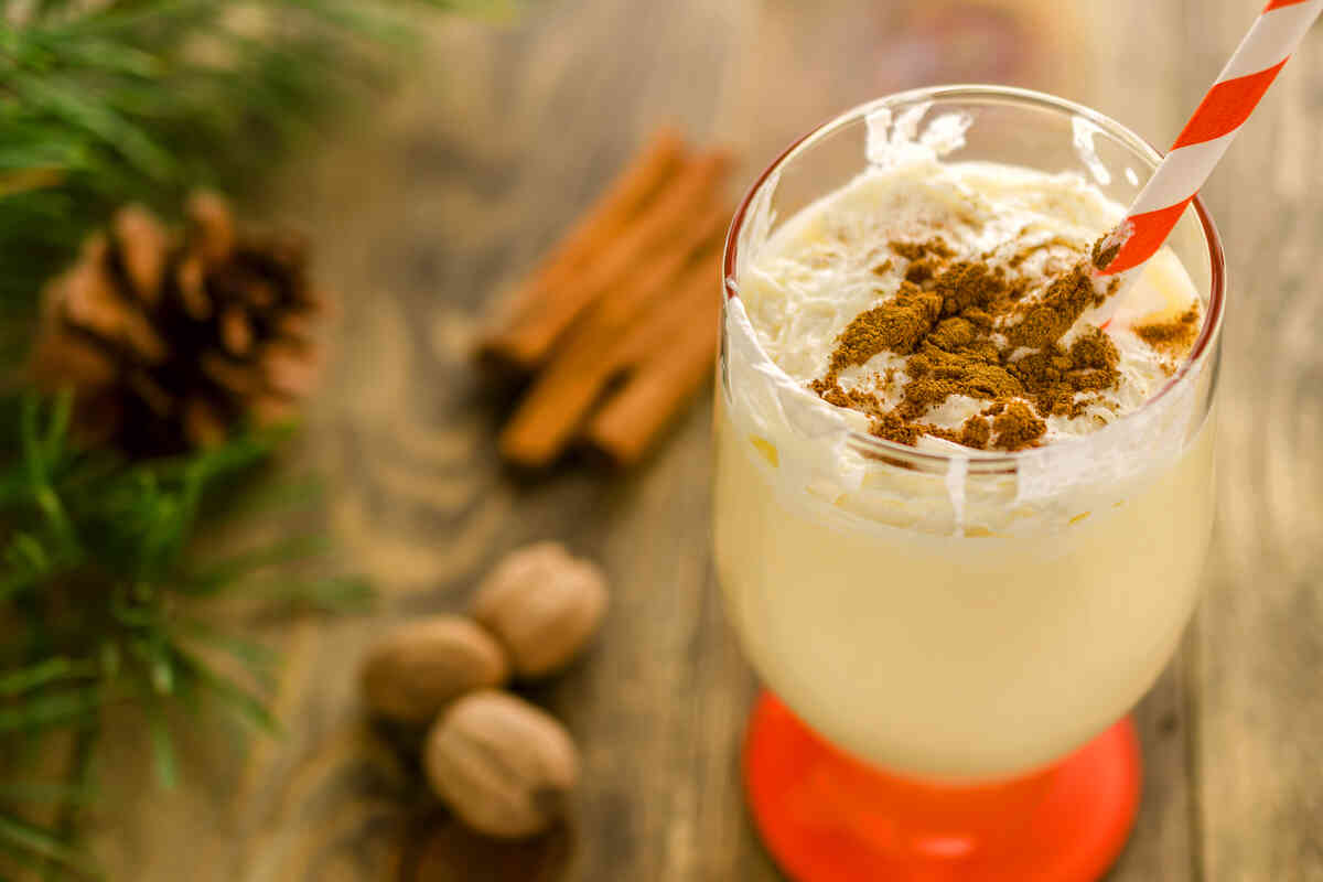 traditional-eggnog-recipe-with-rum-brandy-top-nutmeg