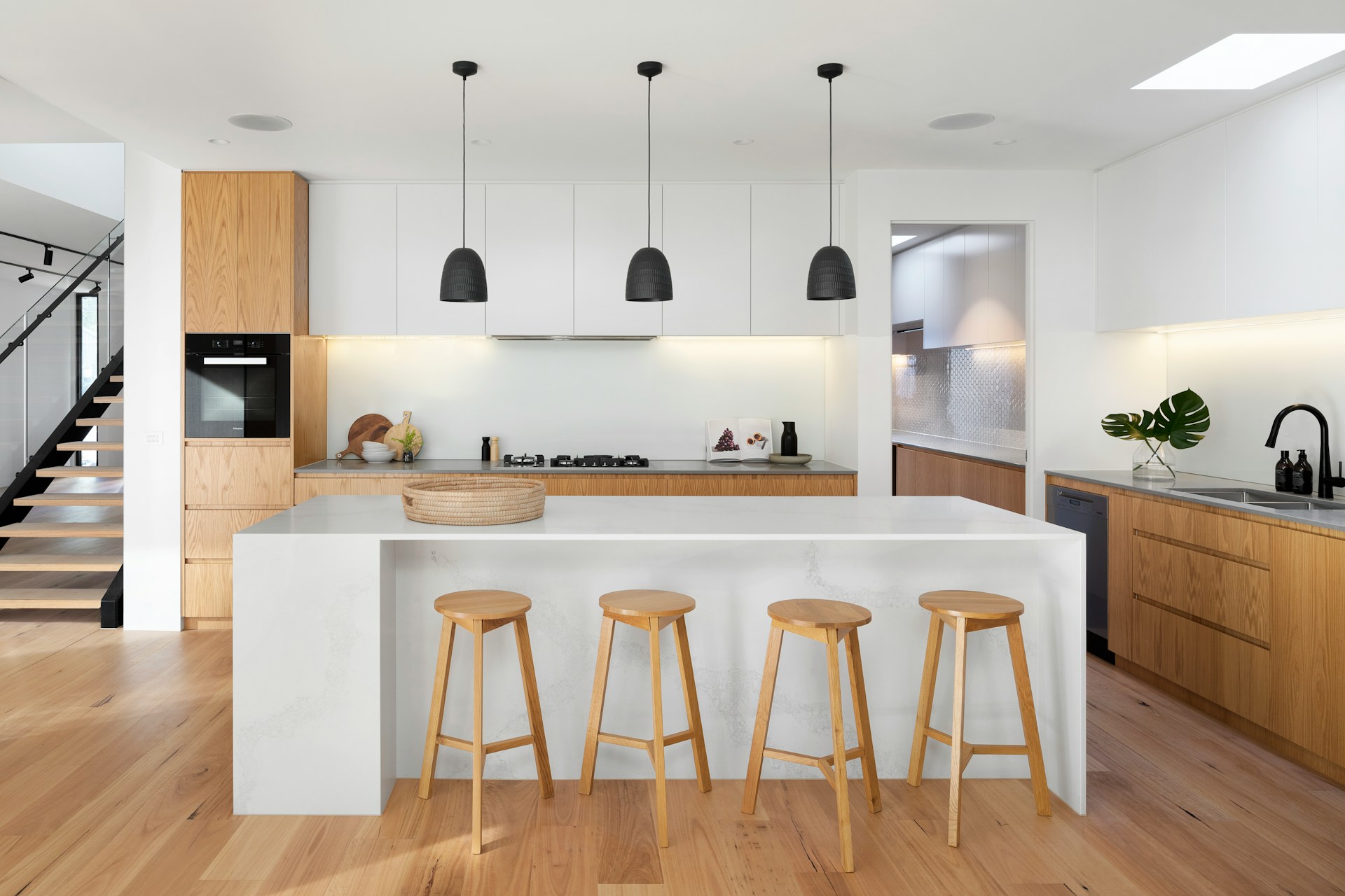 2024 Kitchen Renovation Trends: Merging Style and Functionality