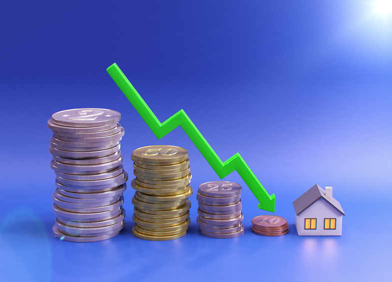 Stacks of coins decreasing in size with a green downward arrow leading to a small house, symbolizing reduced mortgage interest and home savings.