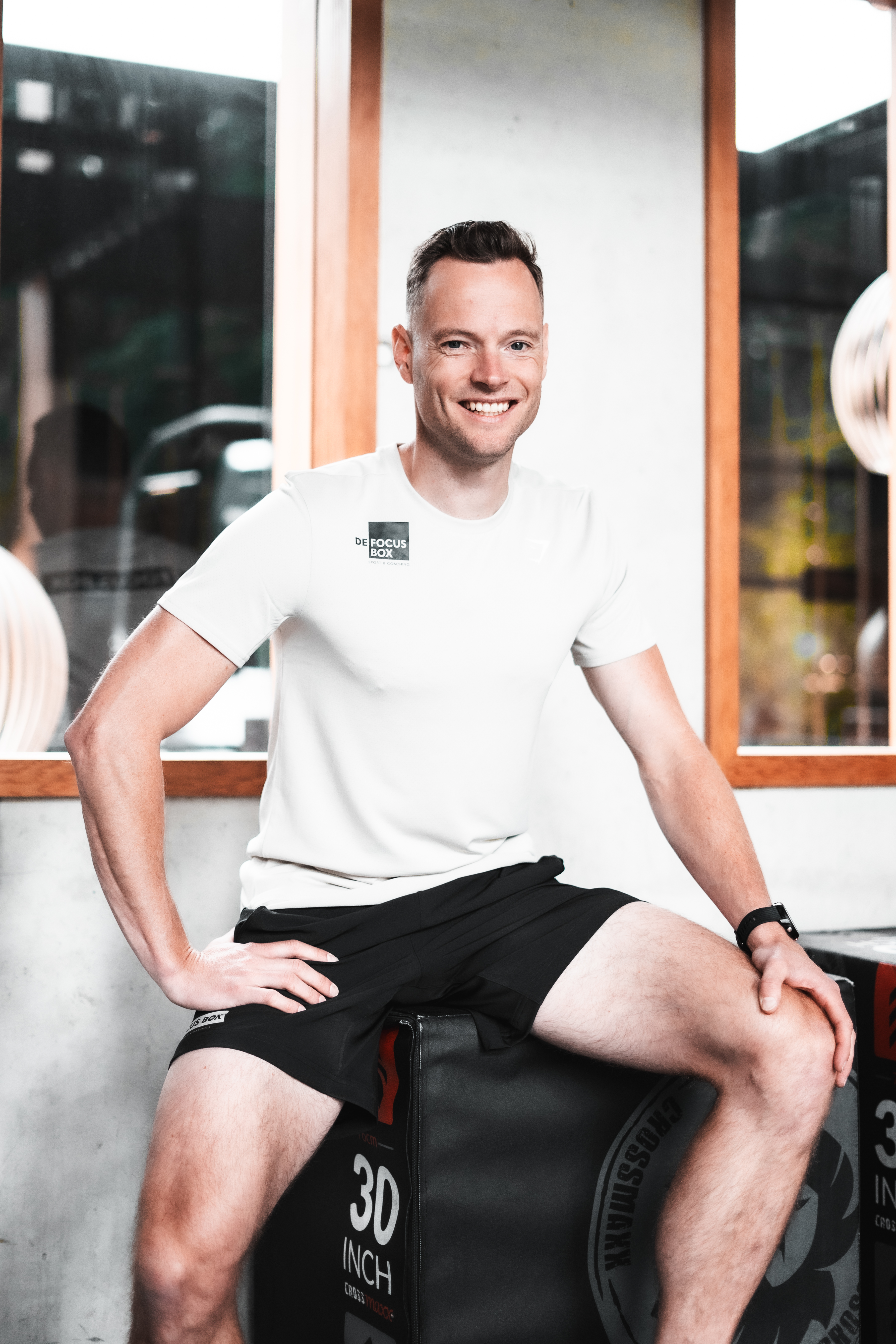 Personal Trainer en Vitaliteitscoach Ronald heeft altijd een luisterend oor en een warme glimlach, waardoor je je meteen op je gemak voelt. Hij wil niets liever dan jou begeleiden naar een fit en gezond lichaam, en zal er persoonlijk voor zorgen dat jij je goed gaat voelen!

Hoewel Ronald van origine een voetballer is, heeft hij ook een grote passie voor fitness, crossfit, hardlopen en een pittig potje kickboksen.

Ronald beschikt over uitstekende kennis en vaardigheden om je naar een gezond eetpatroon te begeleiden. Hij blijft zichzelf graag uitdagen, zowel in zijn studies als in de sport.