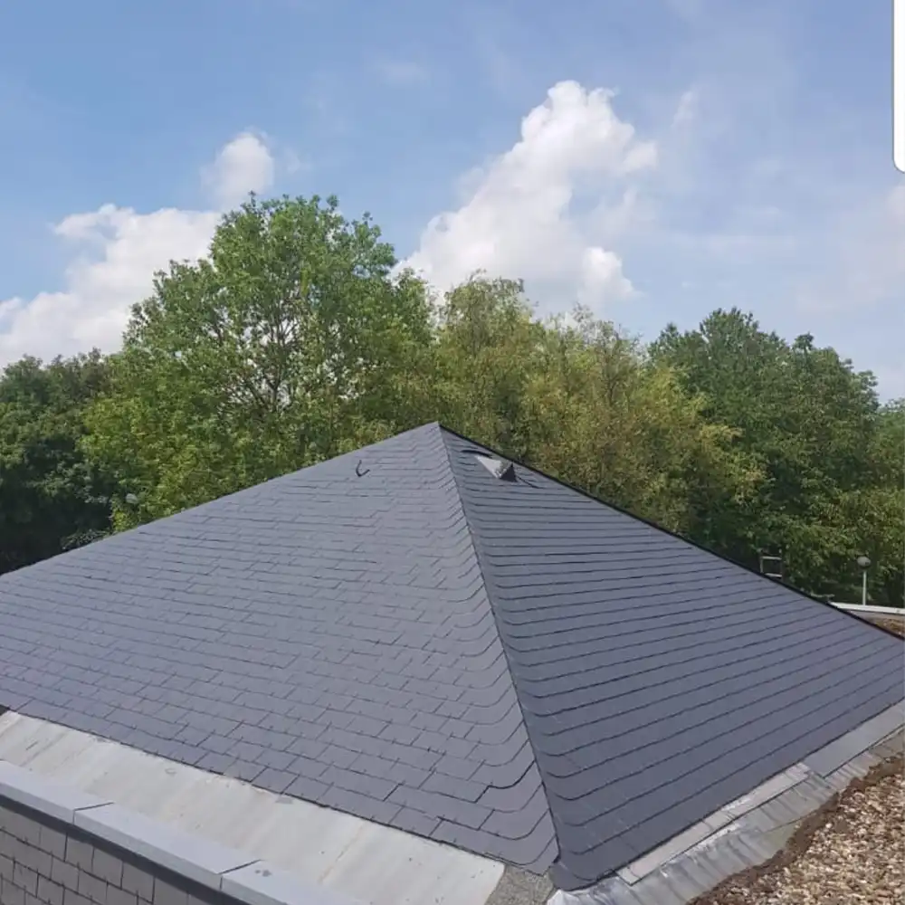 Travaux de zinc, artisan expert en toiture à Rouen pour tout type de matériaux pouir une couverture abordable mais solide.