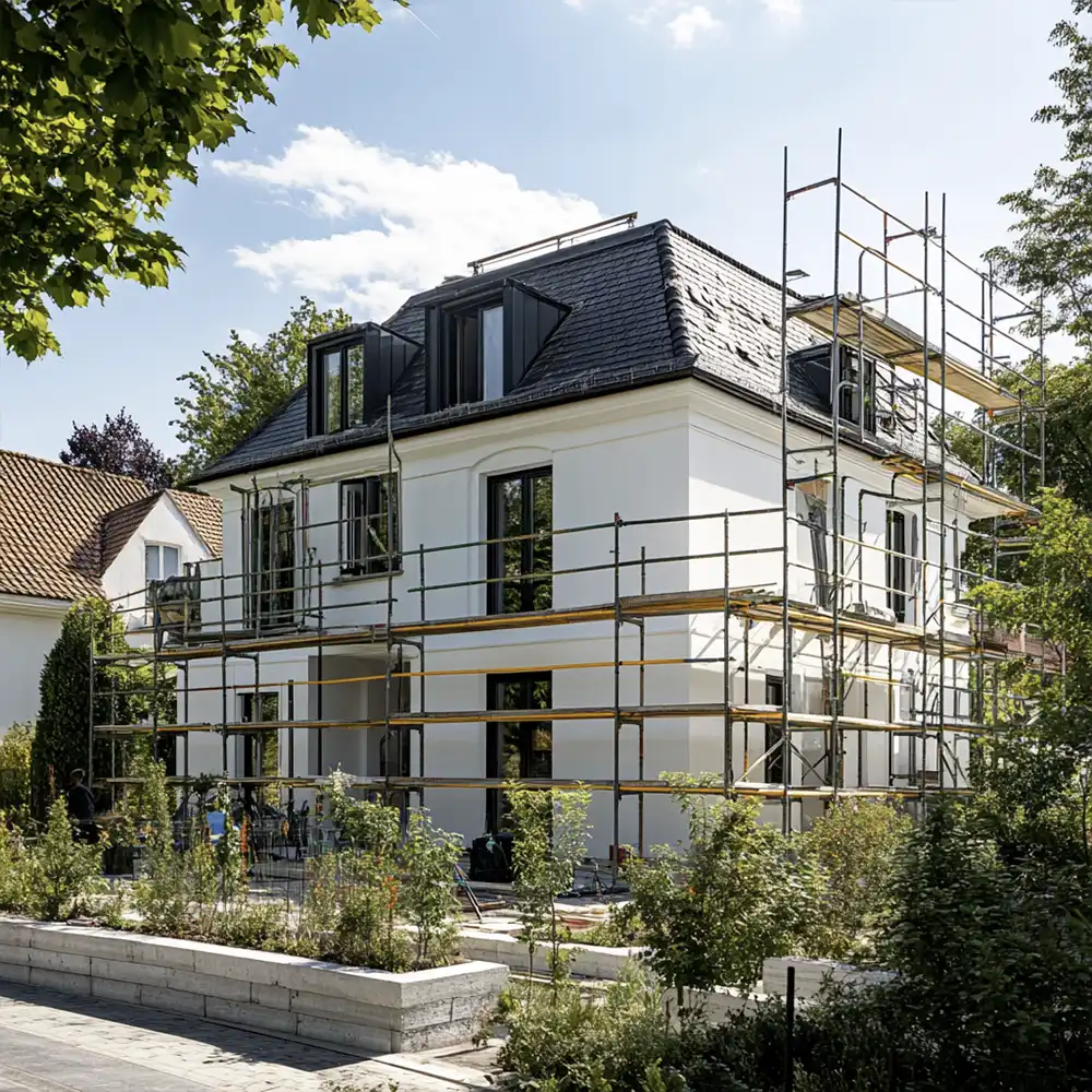 Ravalement et peinture de façade. Cet artisan a aussi des compétences pour tout type de rénovation extérieur pour votre maison