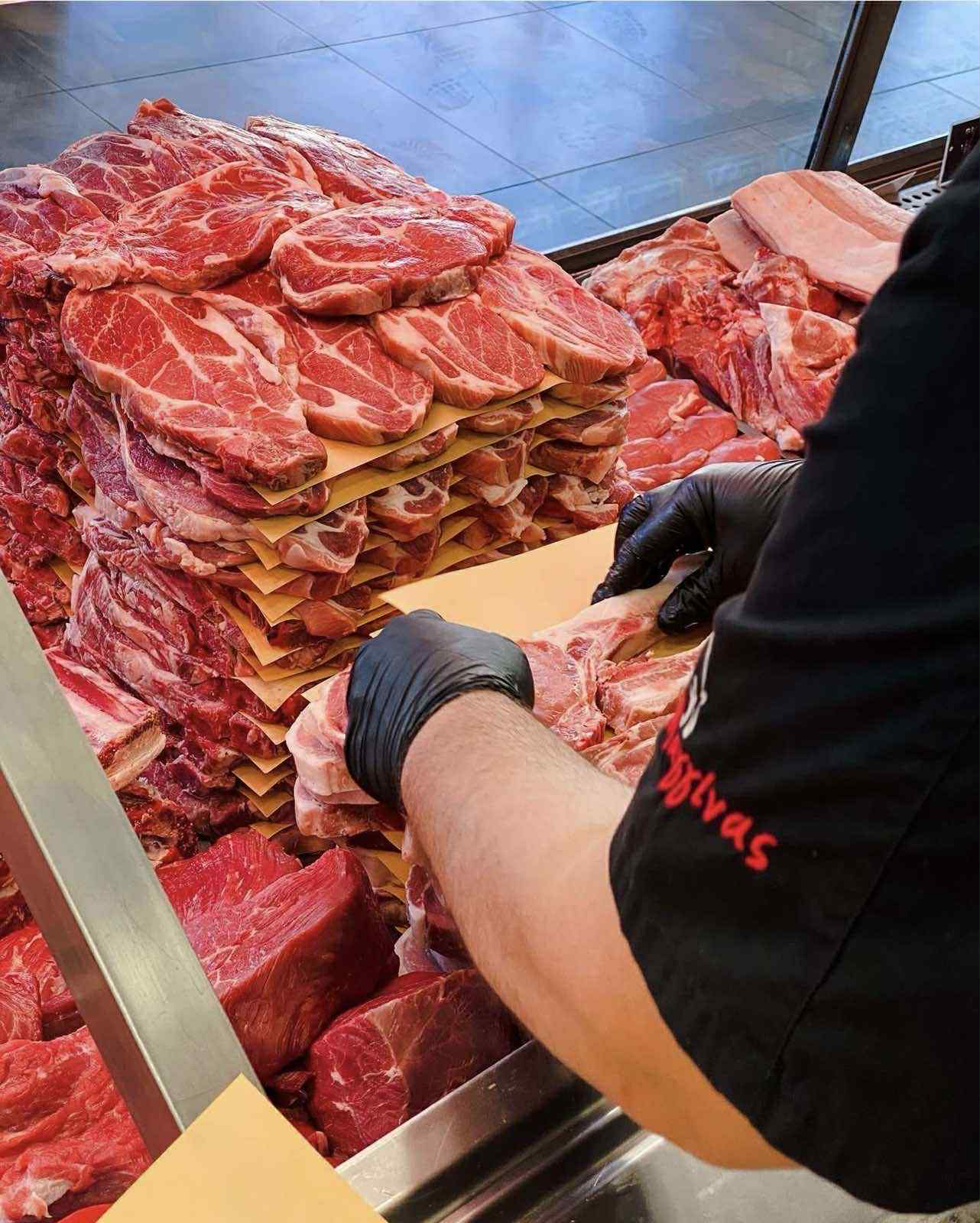 Κρεοπωλείο Μαγγίνας — εξωτερική όψη καταστήματος