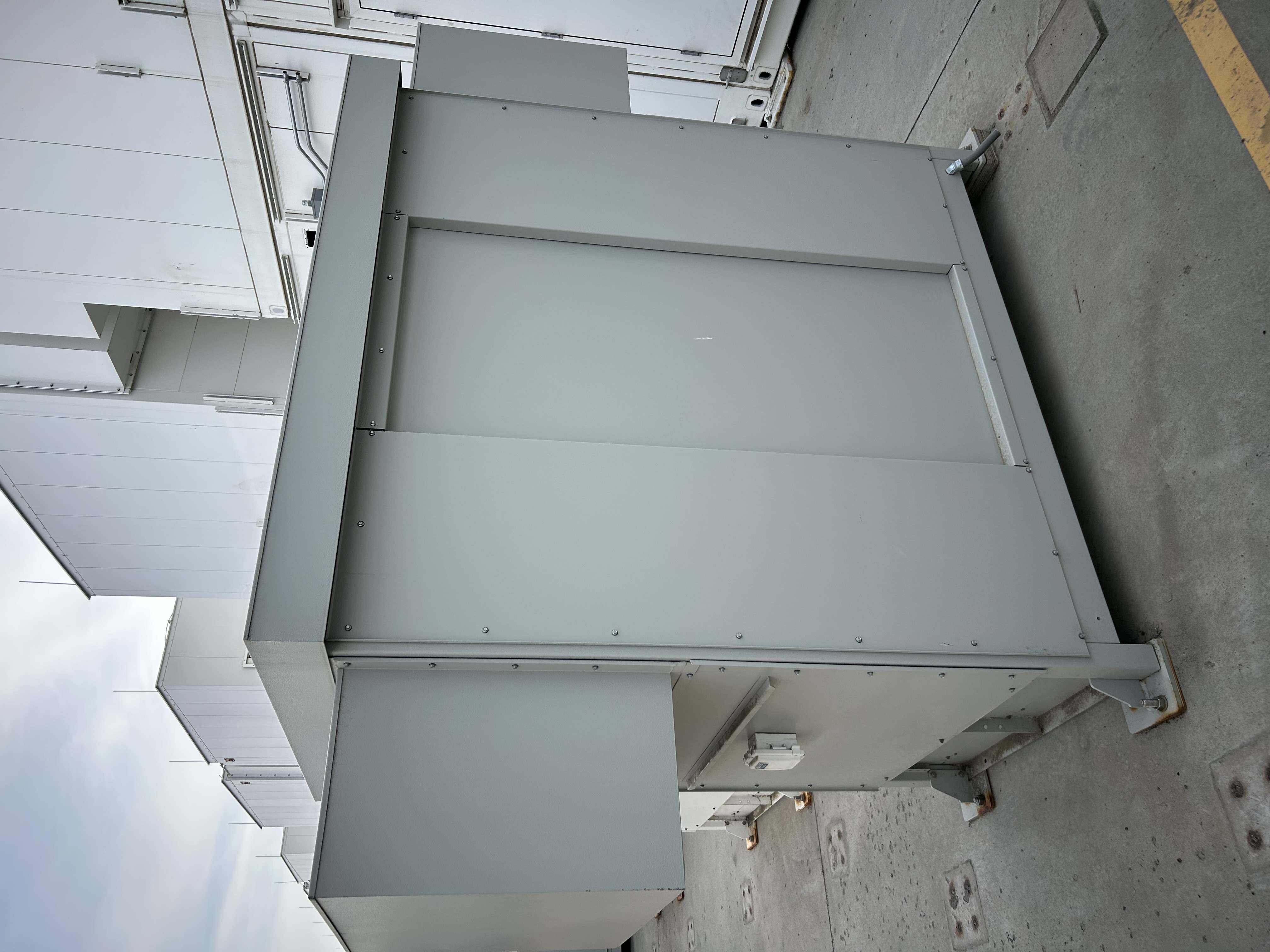 LOW-VOLTAGE “UNIT SUBSTATION” / PDU + INTEGRAL DRY-TYPE TRANSFORMER LOW-VOLTAGE “UNIT SUBSTATION” / PDU + INTEGRAL DRY-TYPE TRANSFORMER