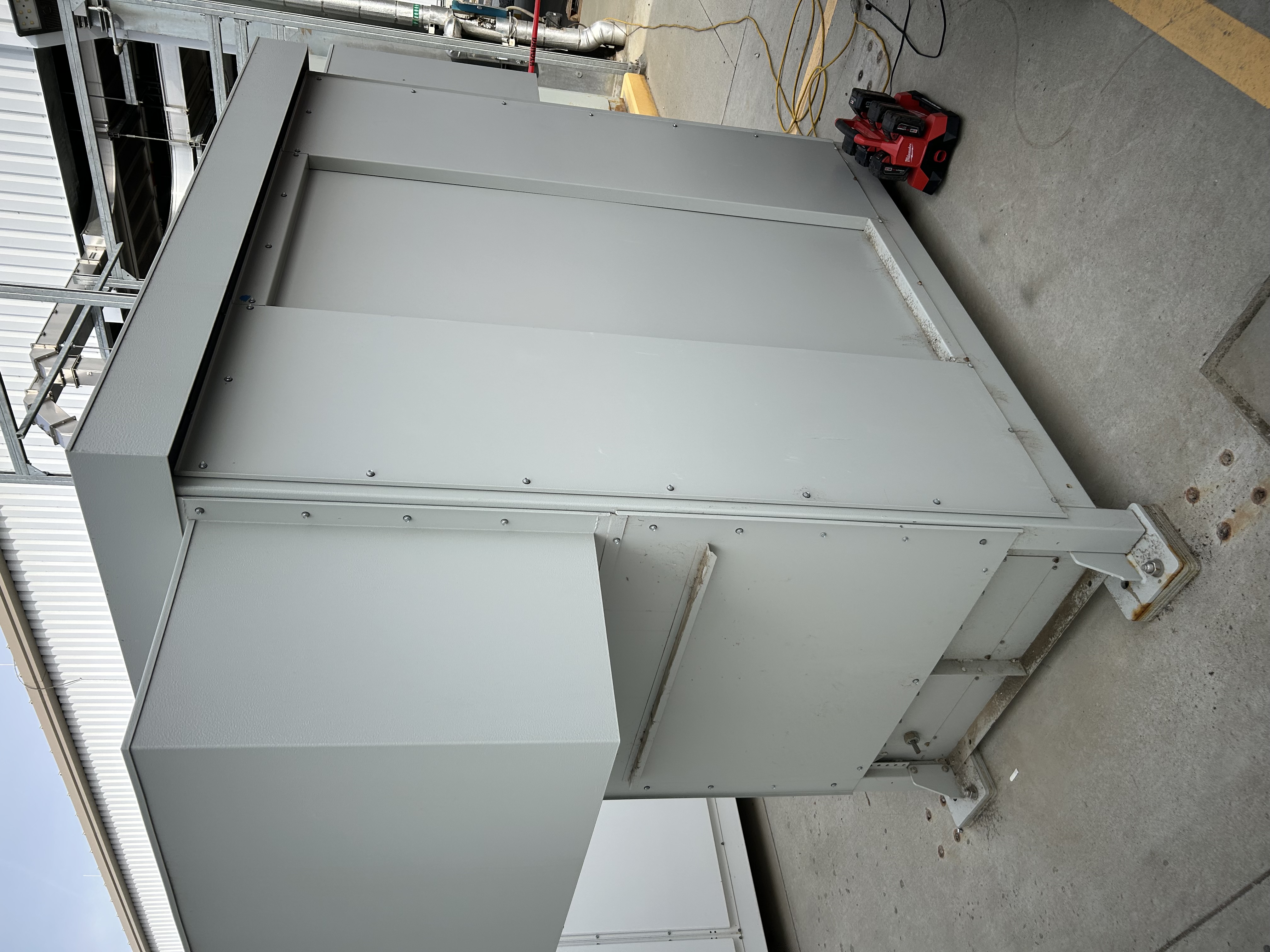 LOW-VOLTAGE “UNIT SUBSTATION” / PDU + INTEGRAL DRY-TYPE TRANSFORMER