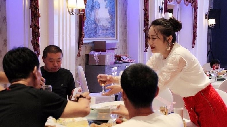 敬酒“打圈”要平等