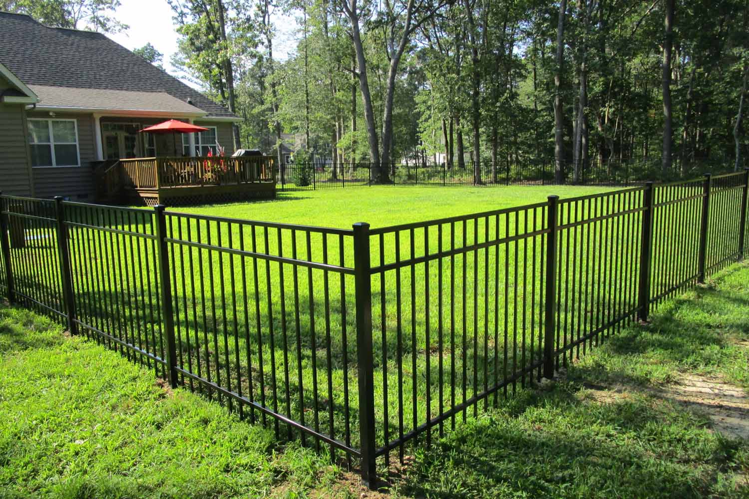 Top 10 Aluminum Fence Designs For Modern Homes Top 10 Aluminum Fence Designs For Modern Homes