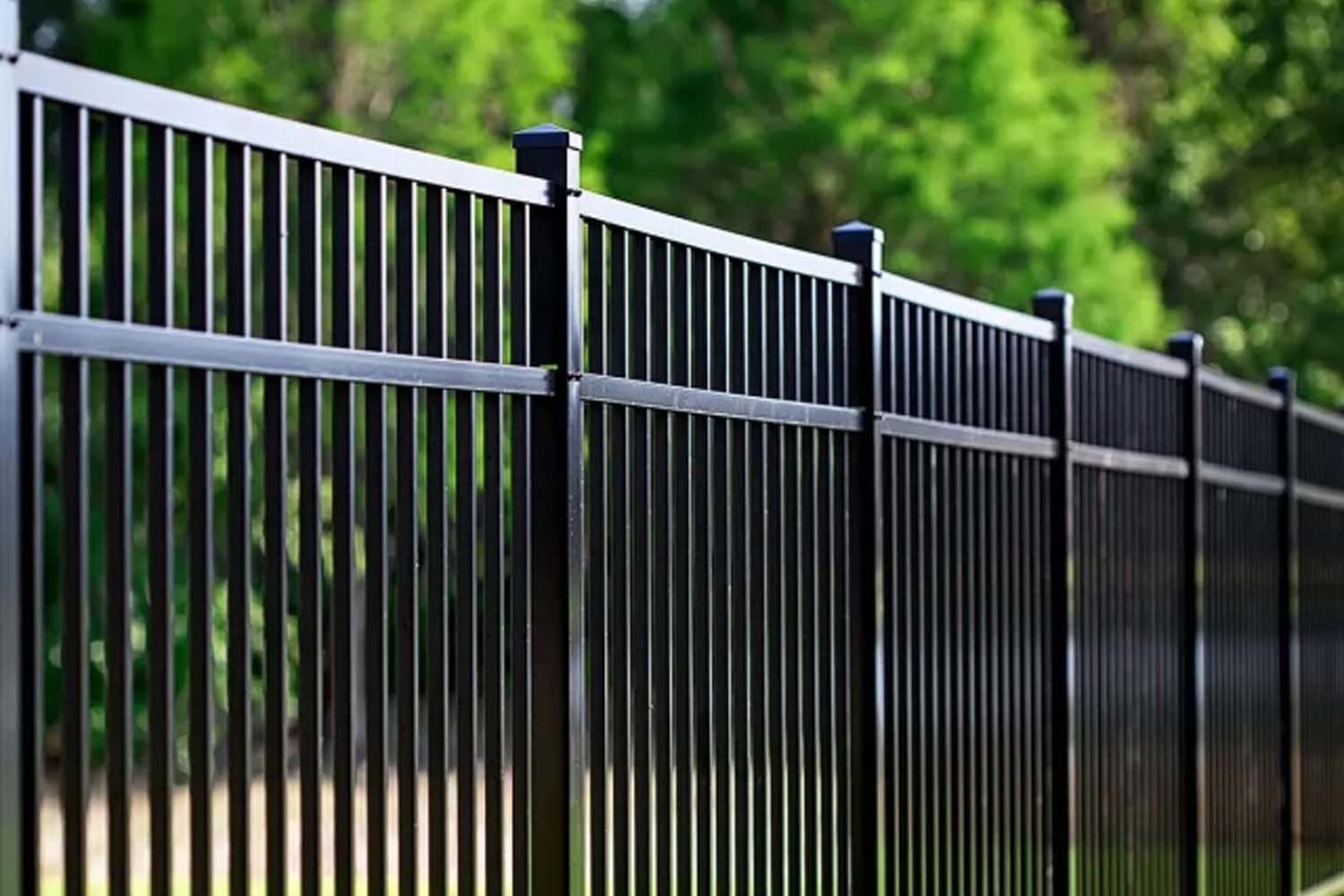 Top 10 Aluminum Fence Designs For Modern Homes Top 10 Aluminum Fence Designs For Modern Homes