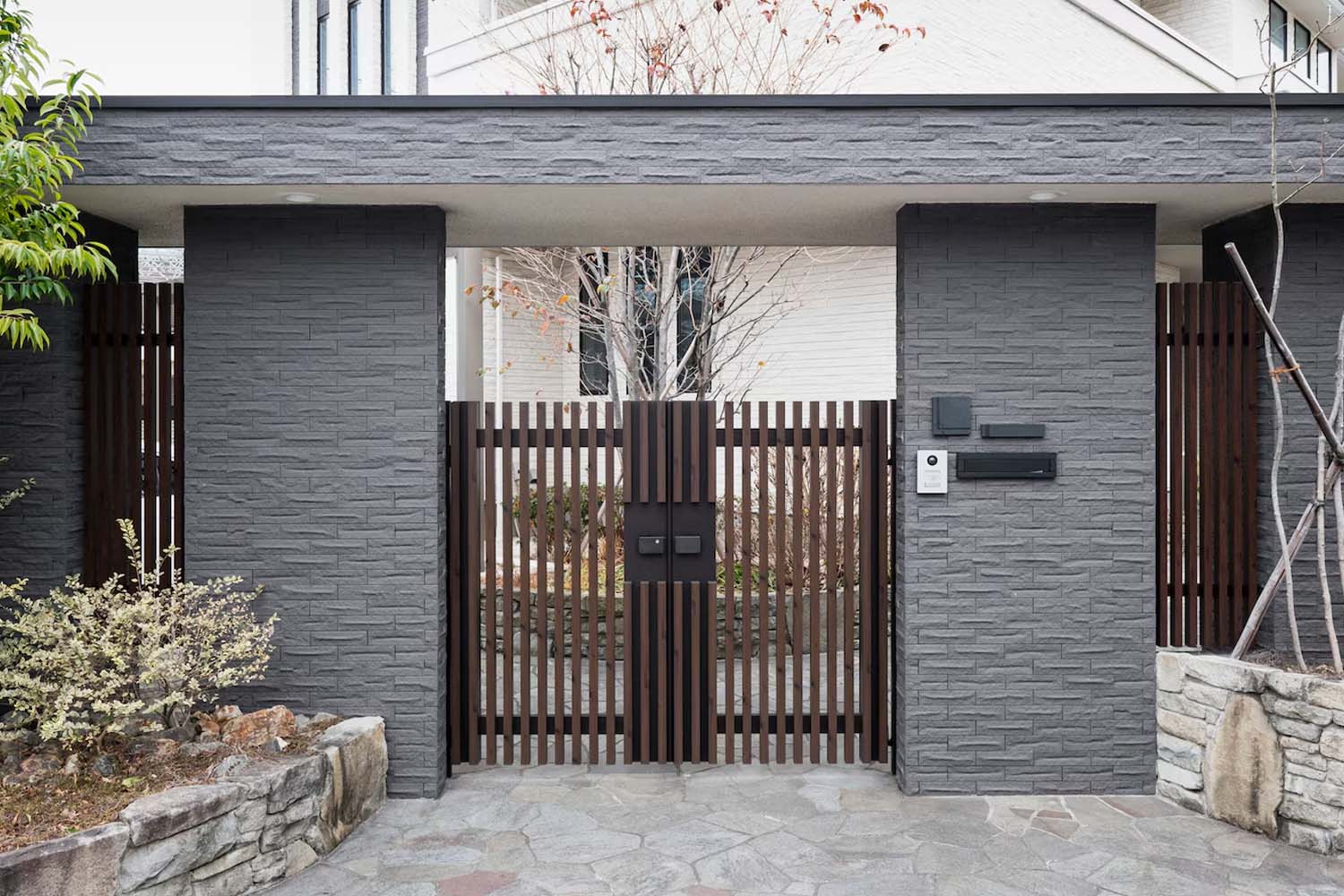 Top 10 Aluminum Fence Designs For Modern Homes Top 10 Aluminum Fence Designs For Modern Homes
