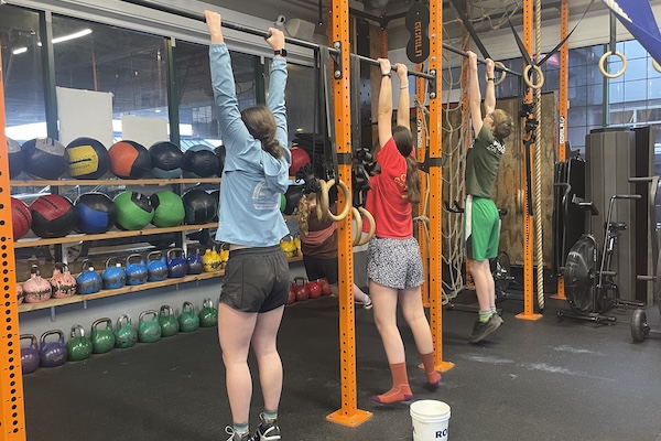 Youth athletes doing a bar hang at Empower in Vancouver