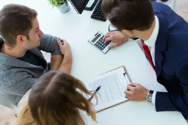 Mortgage Brokers vs. Banks Mortgage Brokers vs. Banks
