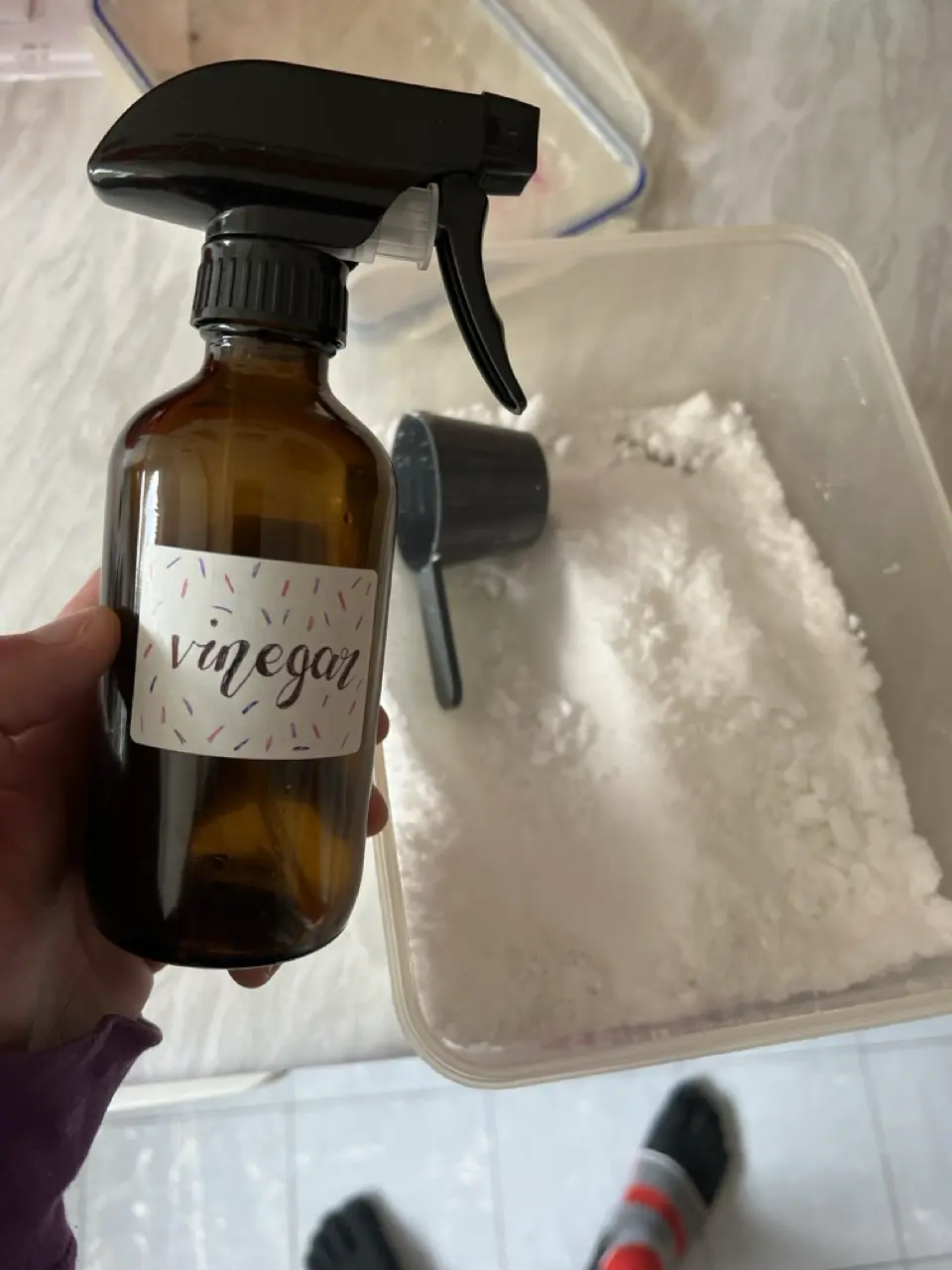 cleaning with bicarb and vinegar