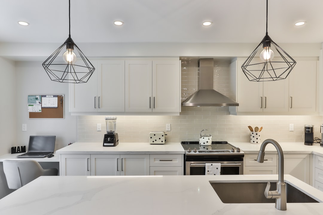 Modern kitchen with timeless white cabinetry and matte black hardware – Chicago renovations and remodeling Modern kitchen with timeless white cabinetry and matte black hardware – Chicago renovations and remodeling