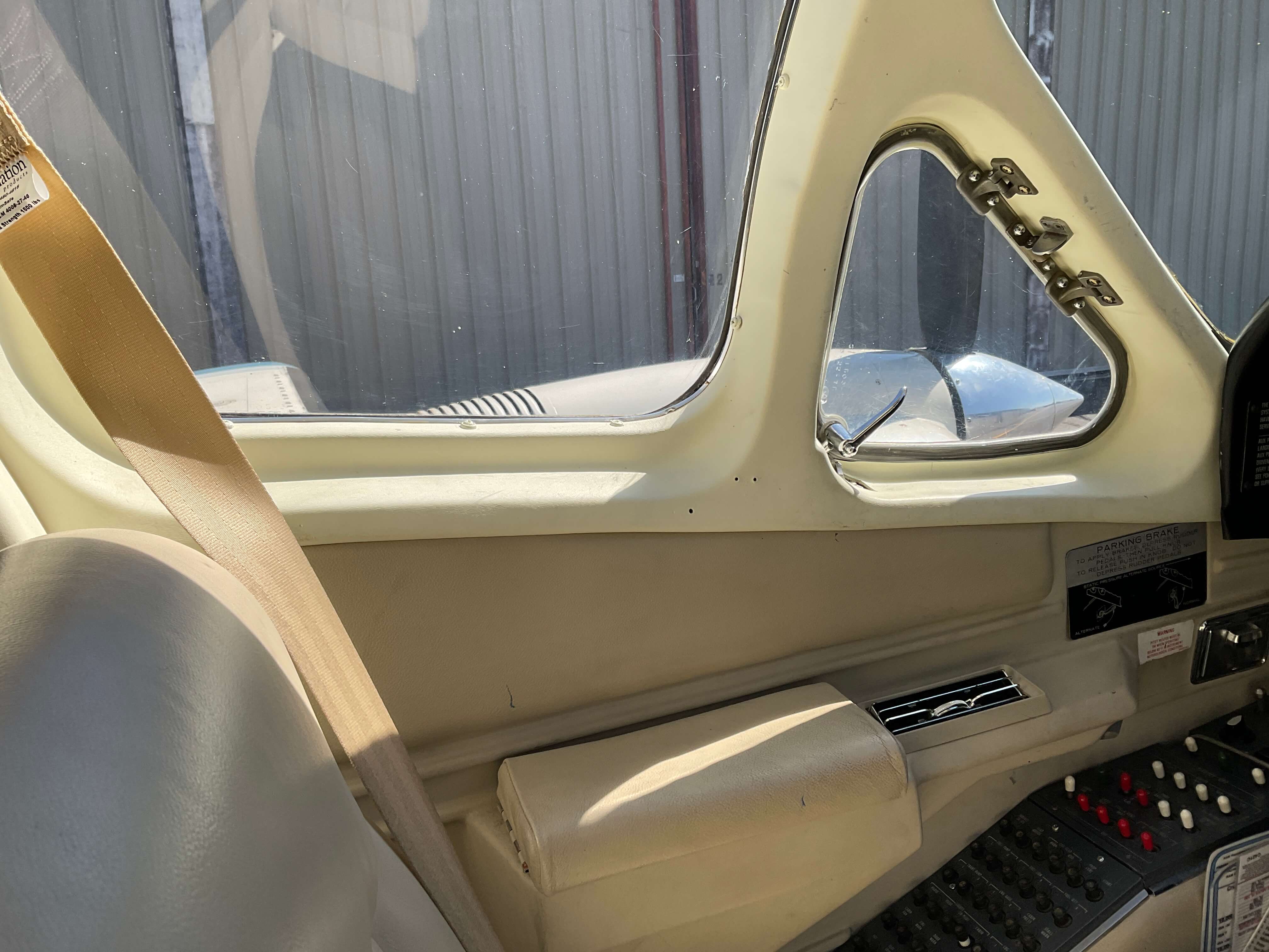 Cessna 421C RAM - Interior - Pilot Armrest