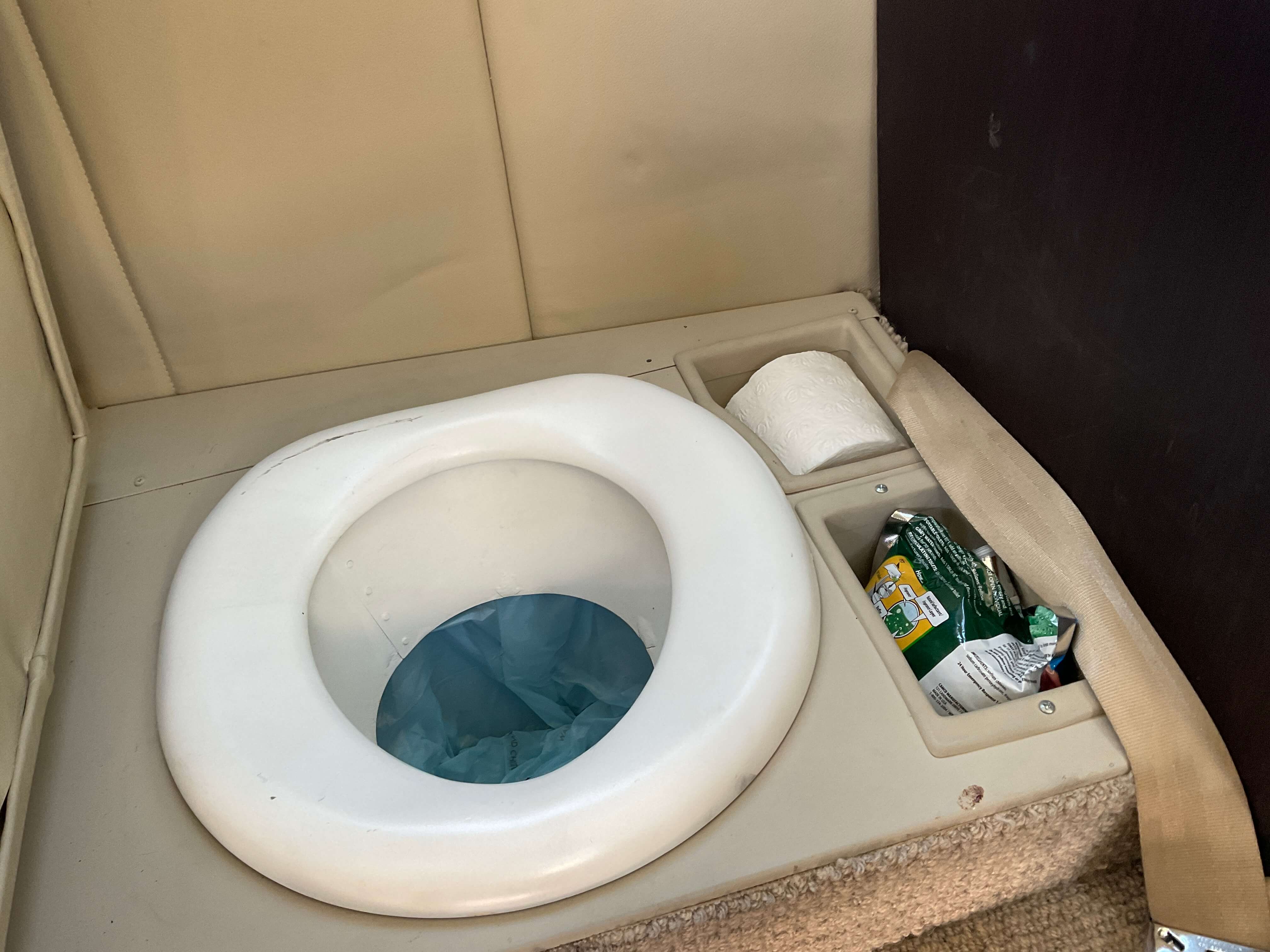 Cessna 421C RAM - Interior - Lavatory