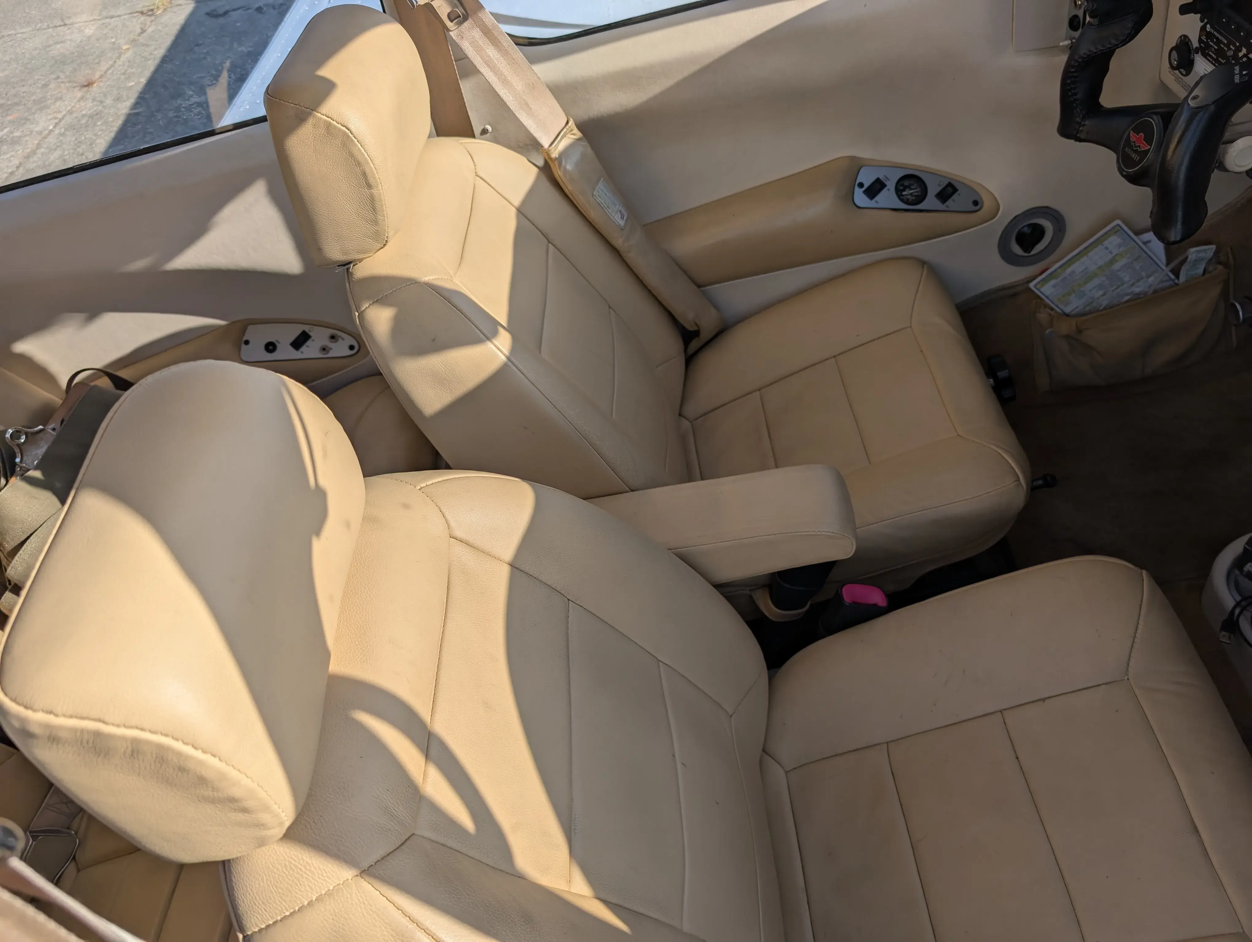Mooney Acclaim - Front Seats