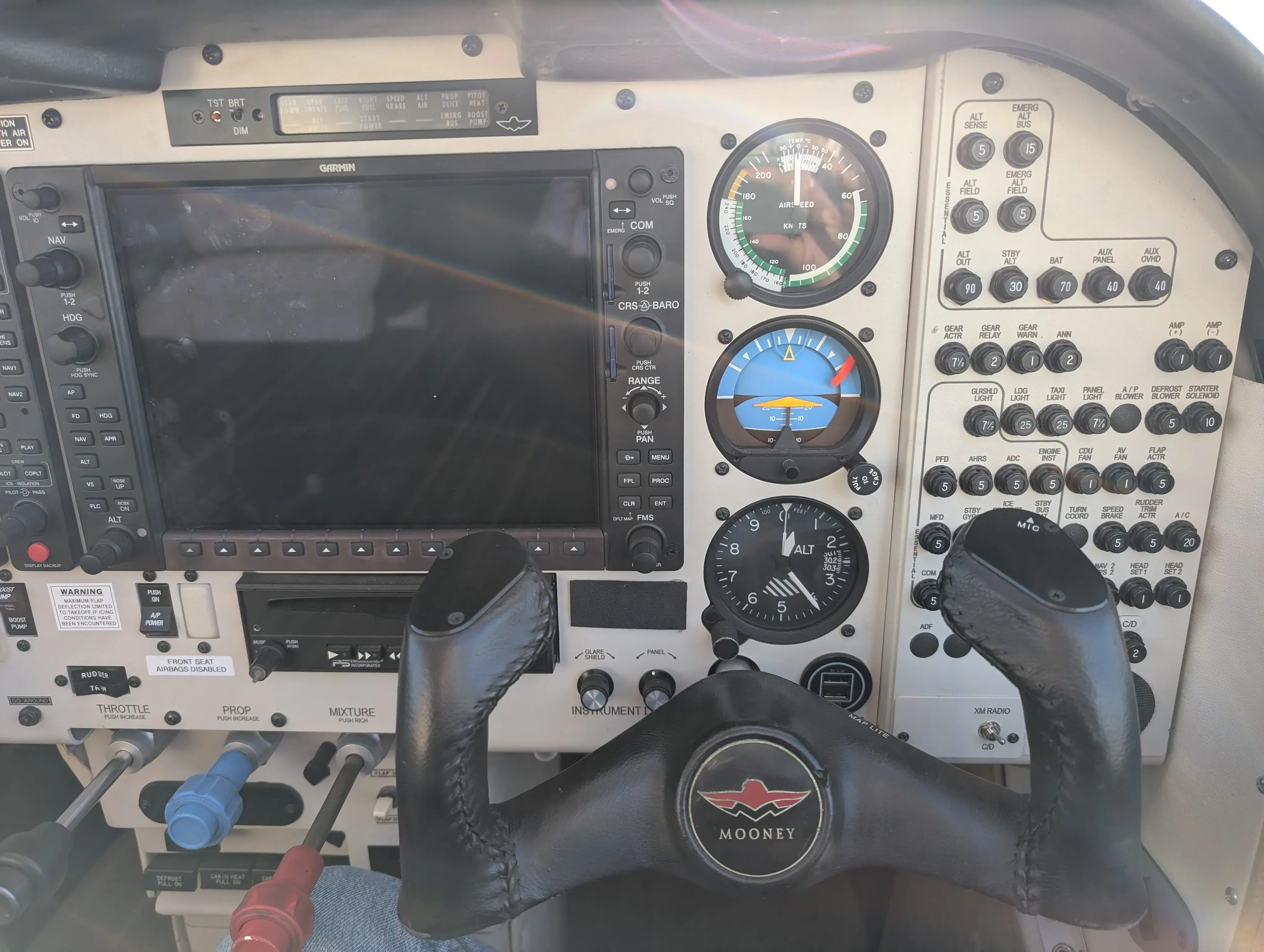 Mooney Acclaim - Co-pilot Side Panel
