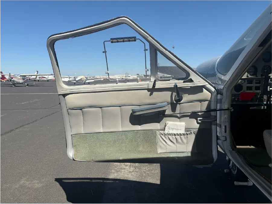 Cessna 177B Cardinal - Pilot Side Door