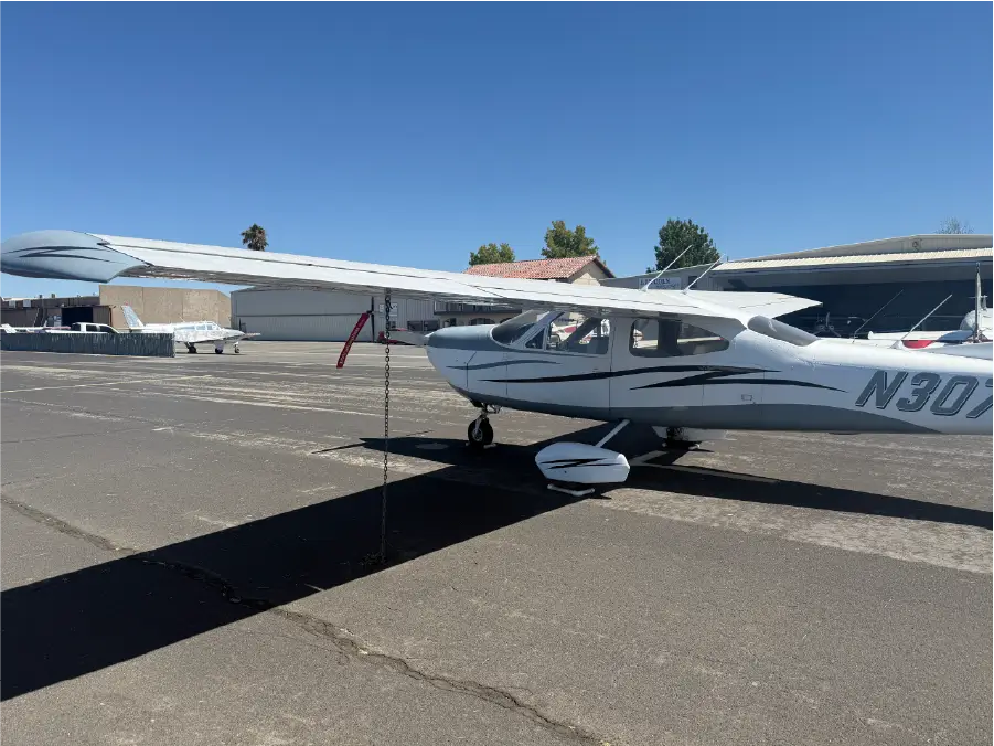Cessna 177B Cardinal - Co-pilot Side