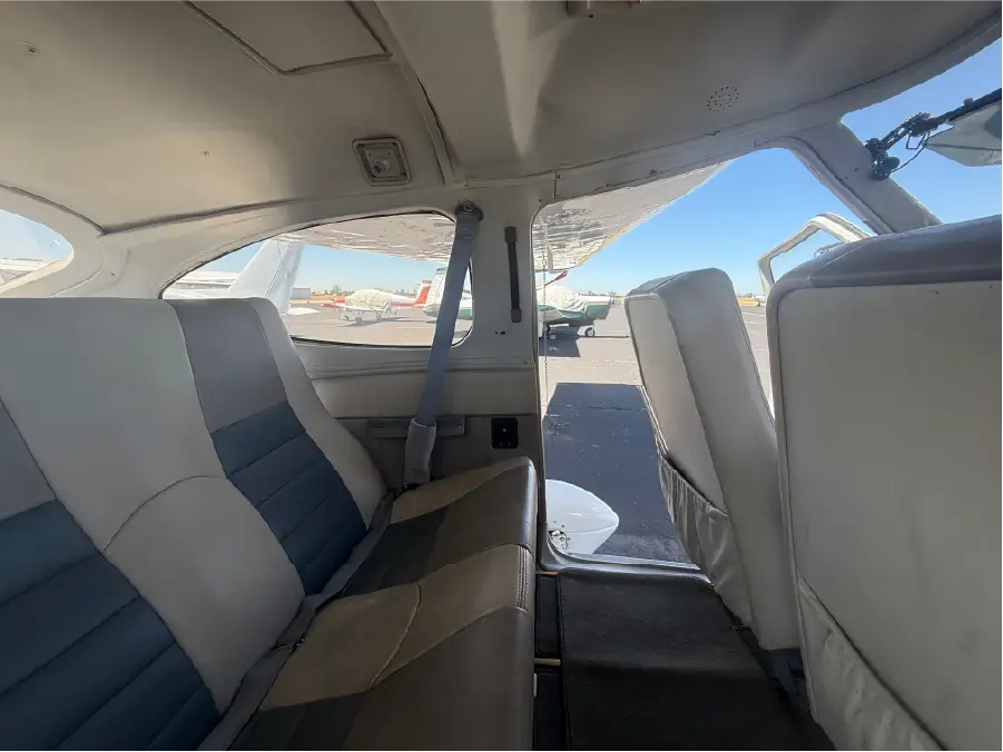 Cessna 177B Cardinal - Seats